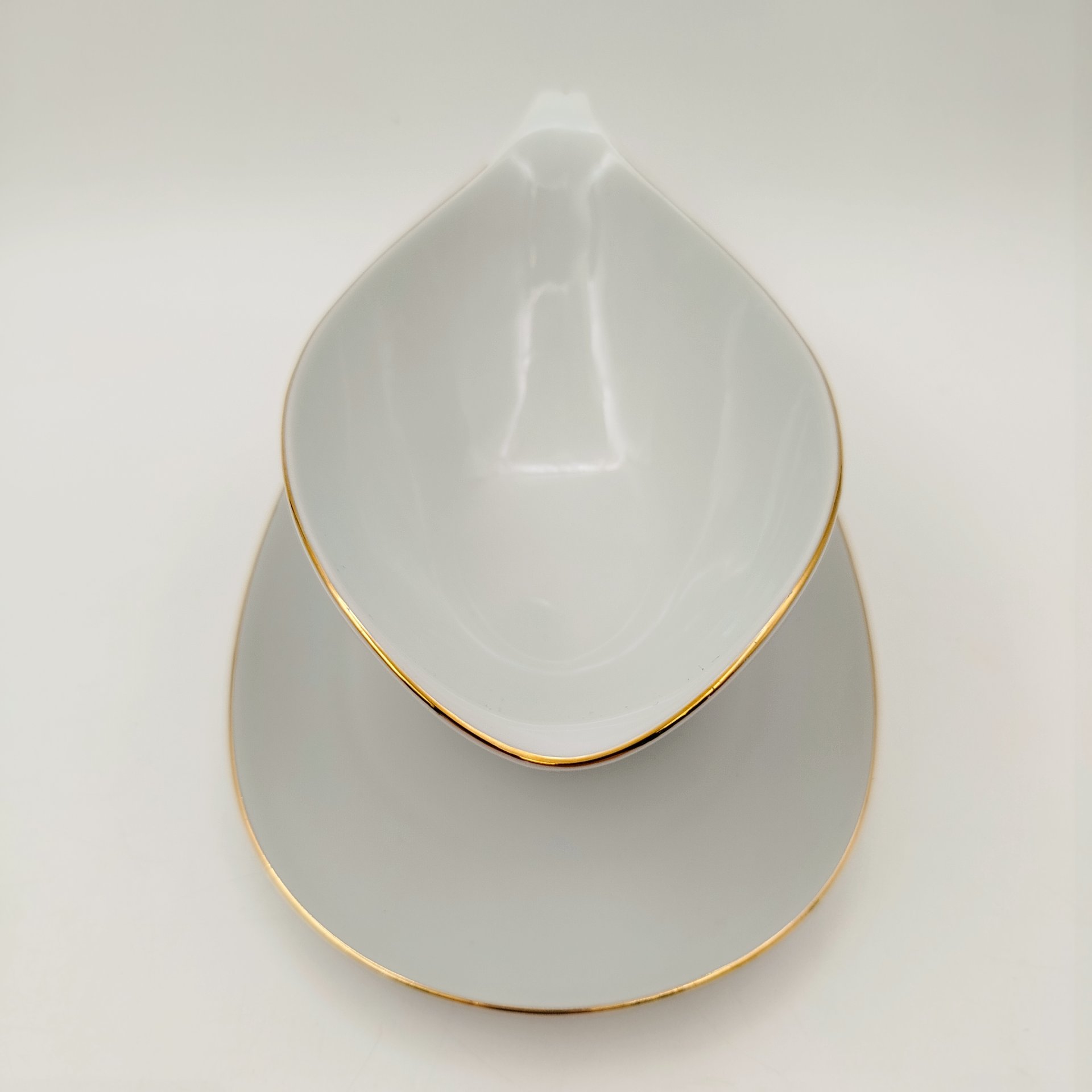 Соусник на подставке с геометрическим орнаментом вдоль борта, фарфор, золочение, Moritz Zdekauer (MZ), Чехословакия, 1960-1980 гг.