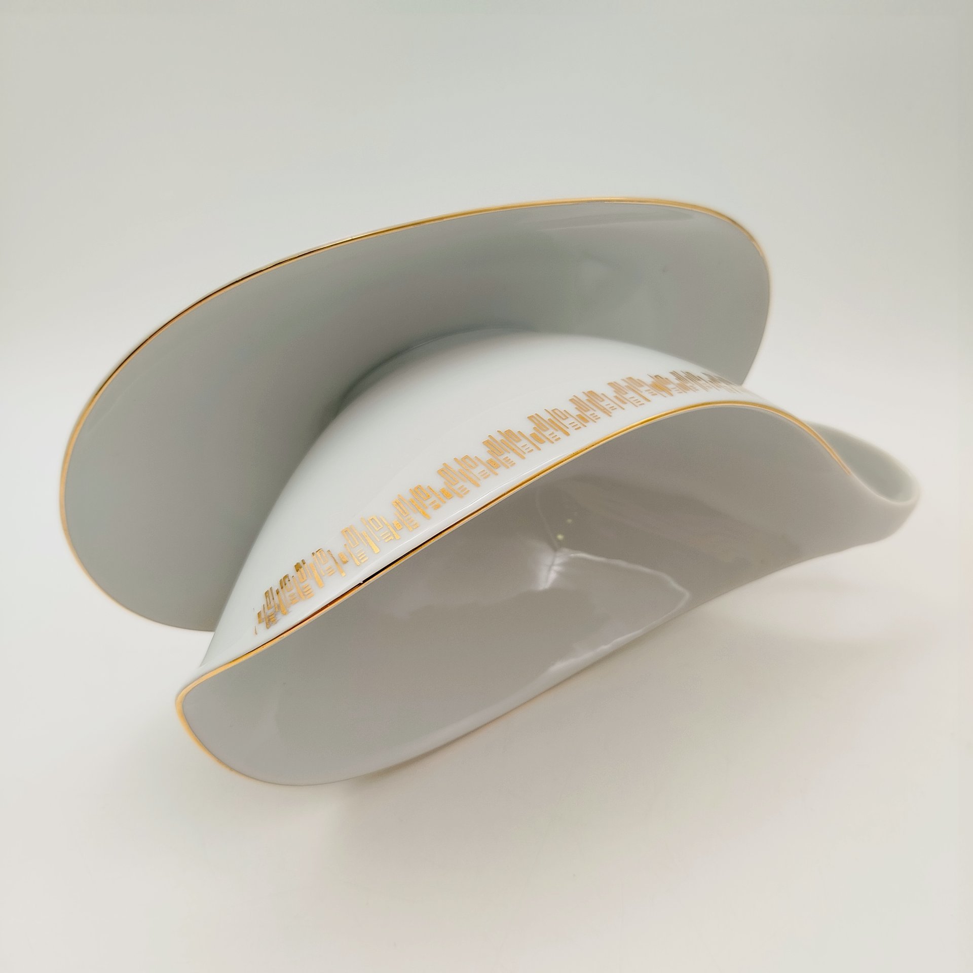 Соусник на подставке с геометрическим орнаментом вдоль борта, фарфор, золочение, Moritz Zdekauer (MZ), Чехословакия, 1960-1980 гг.