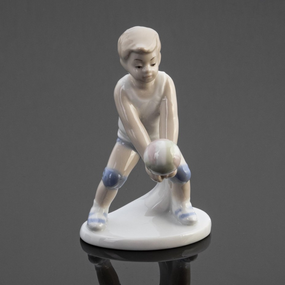 Статуэтка "Юный волейболист", Pavone