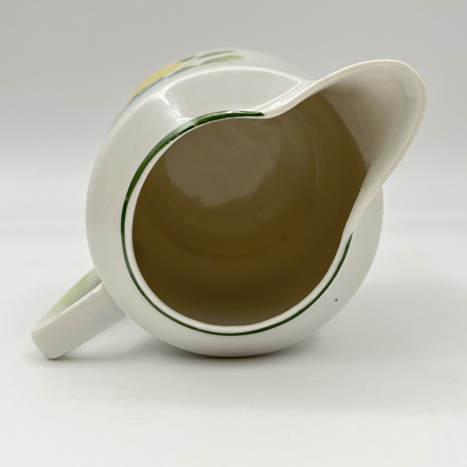 Молочник, украшенный изображением лимона, фарфор, роспись, золочение, Дулевский фарфоровый завод (Дулёво), СССР, 1937-1940 гг.