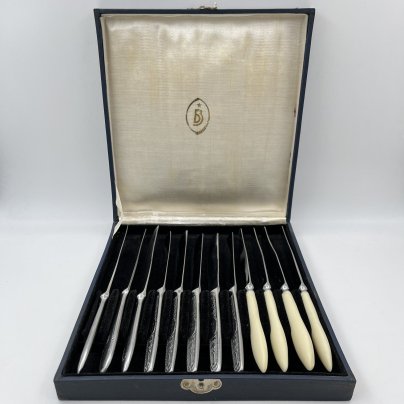 Набор из 12-ти столовых ножей в коробке (в подборе)