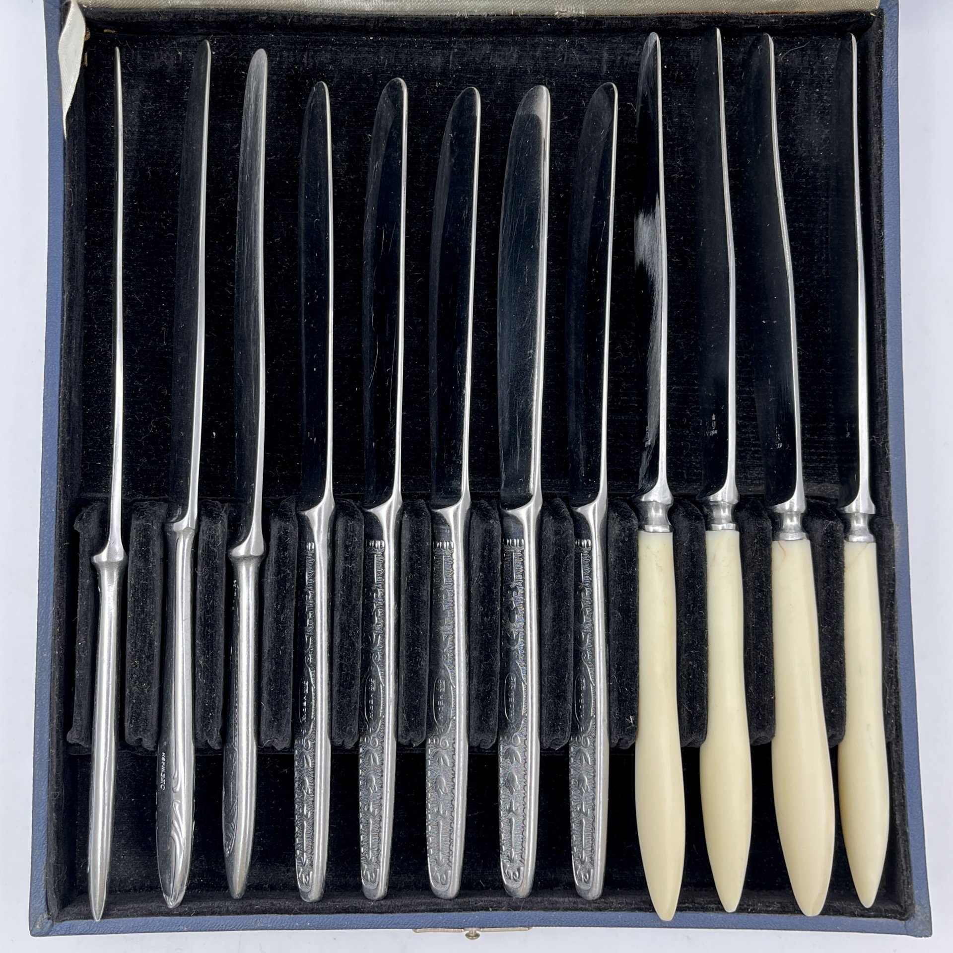 Набор из 12-ти столовых ножей в коробке (в подборе)