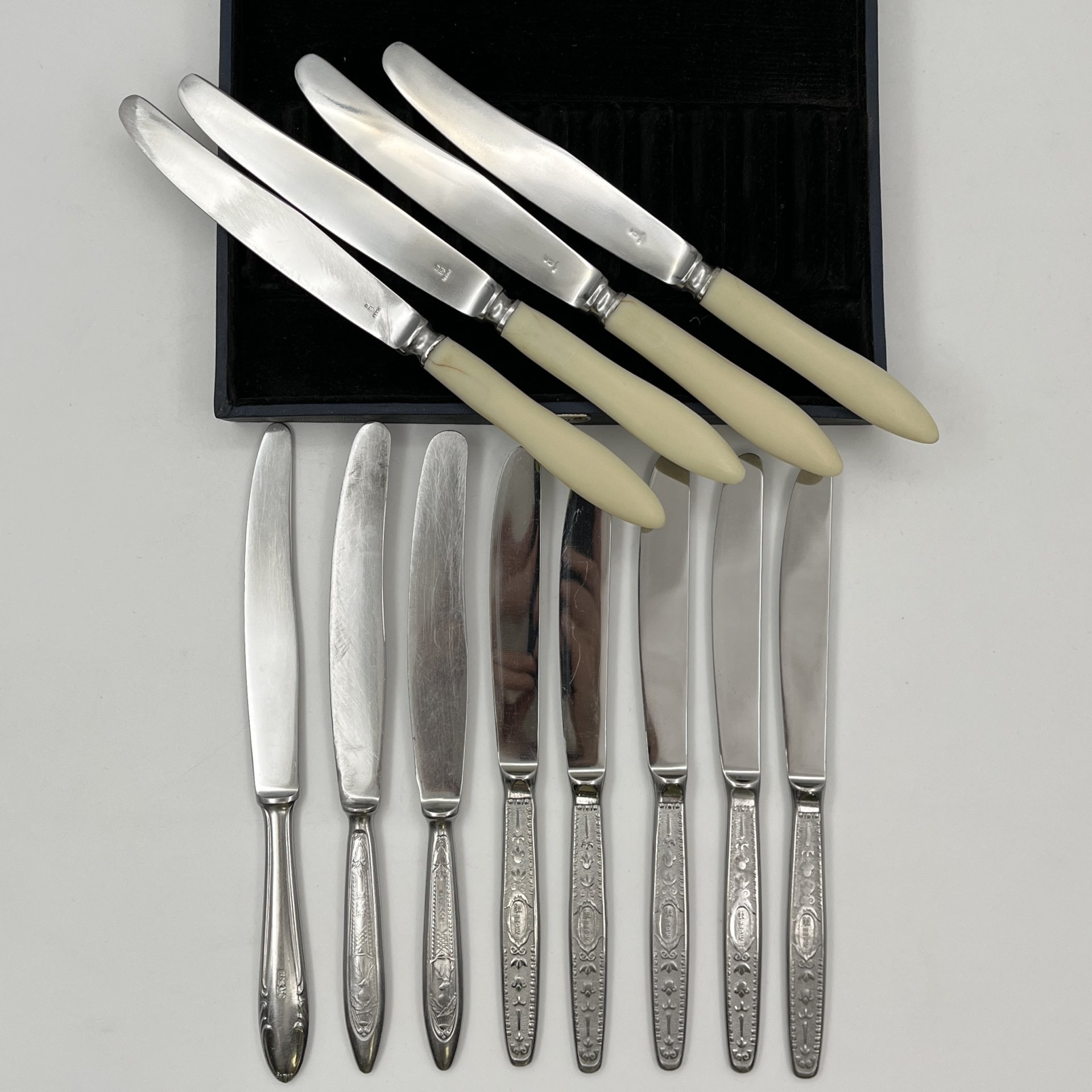 Набор из 12-ти столовых ножей в коробке (в подборе)