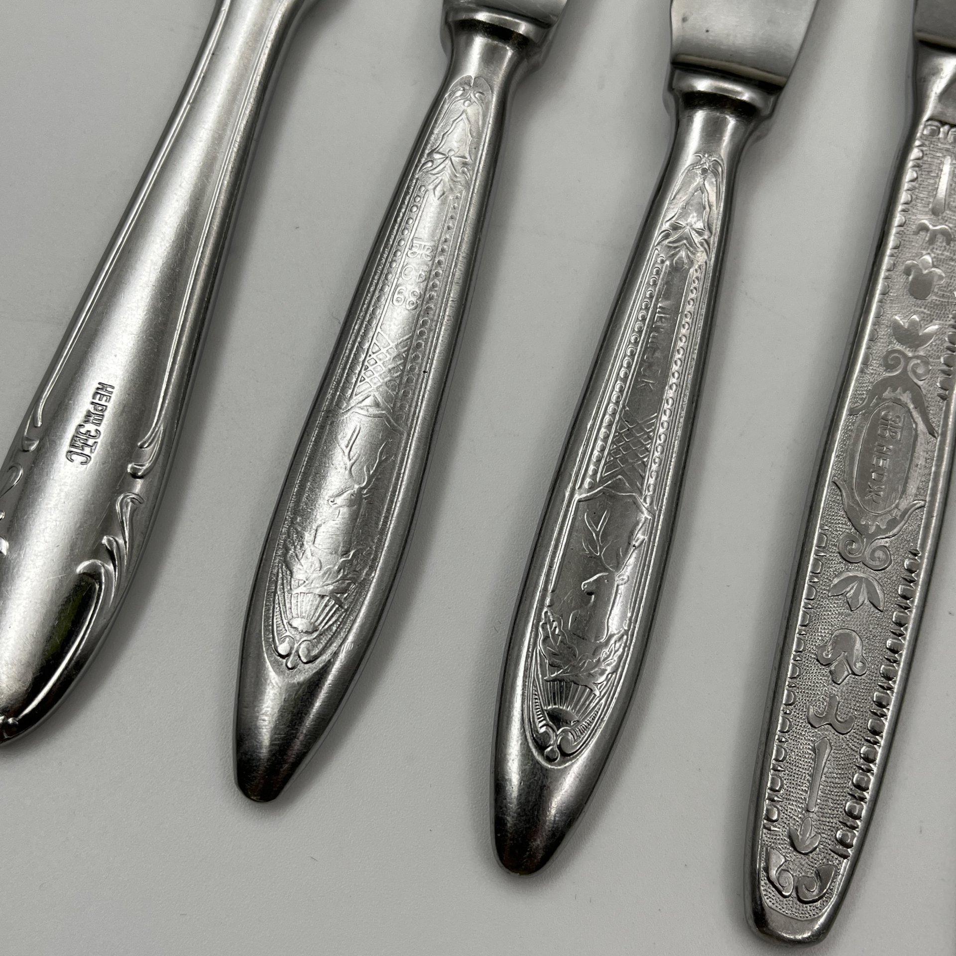 Набор из 12-ти столовых ножей в коробке (в подборе)