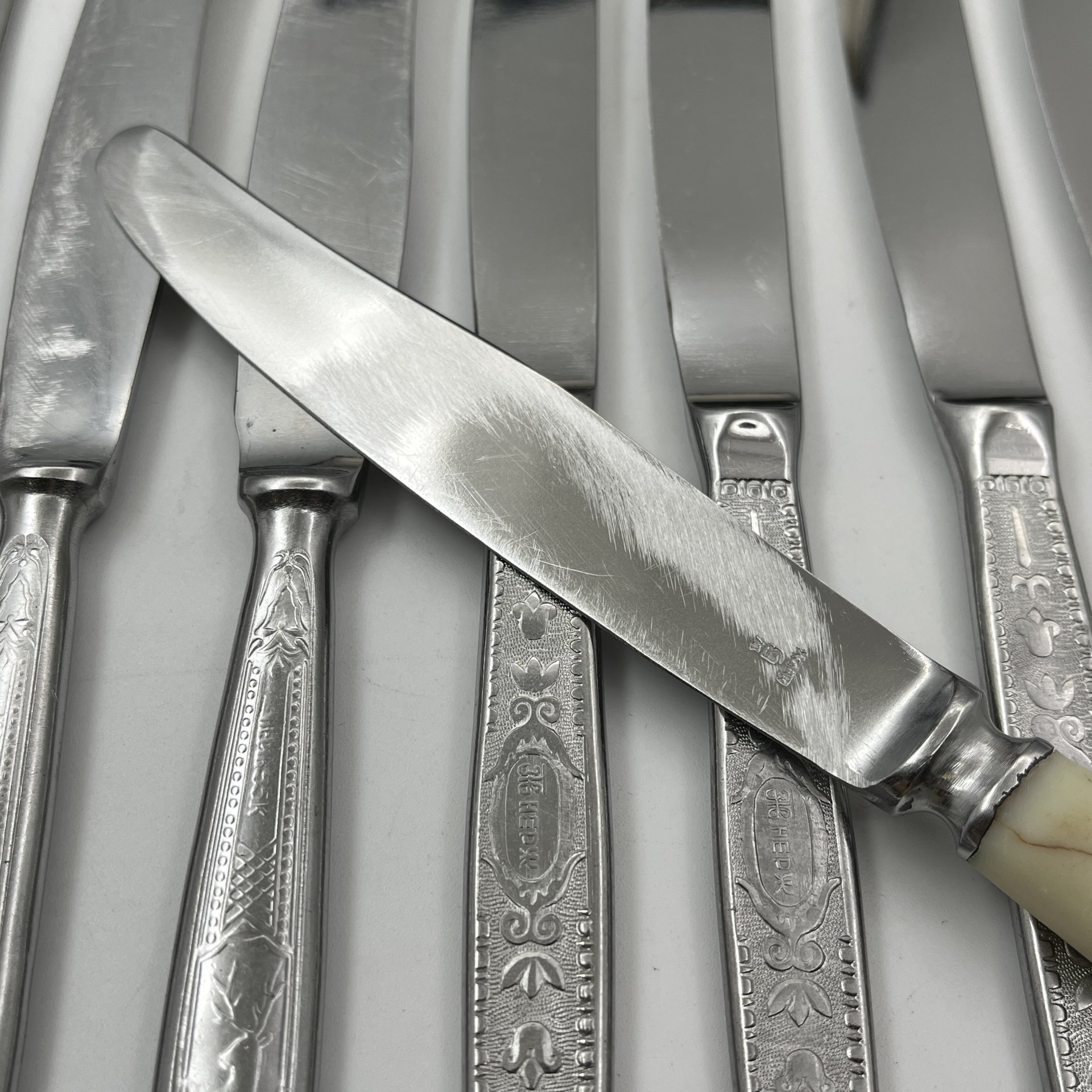 Набор из 12-ти столовых ножей в коробке (в подборе)