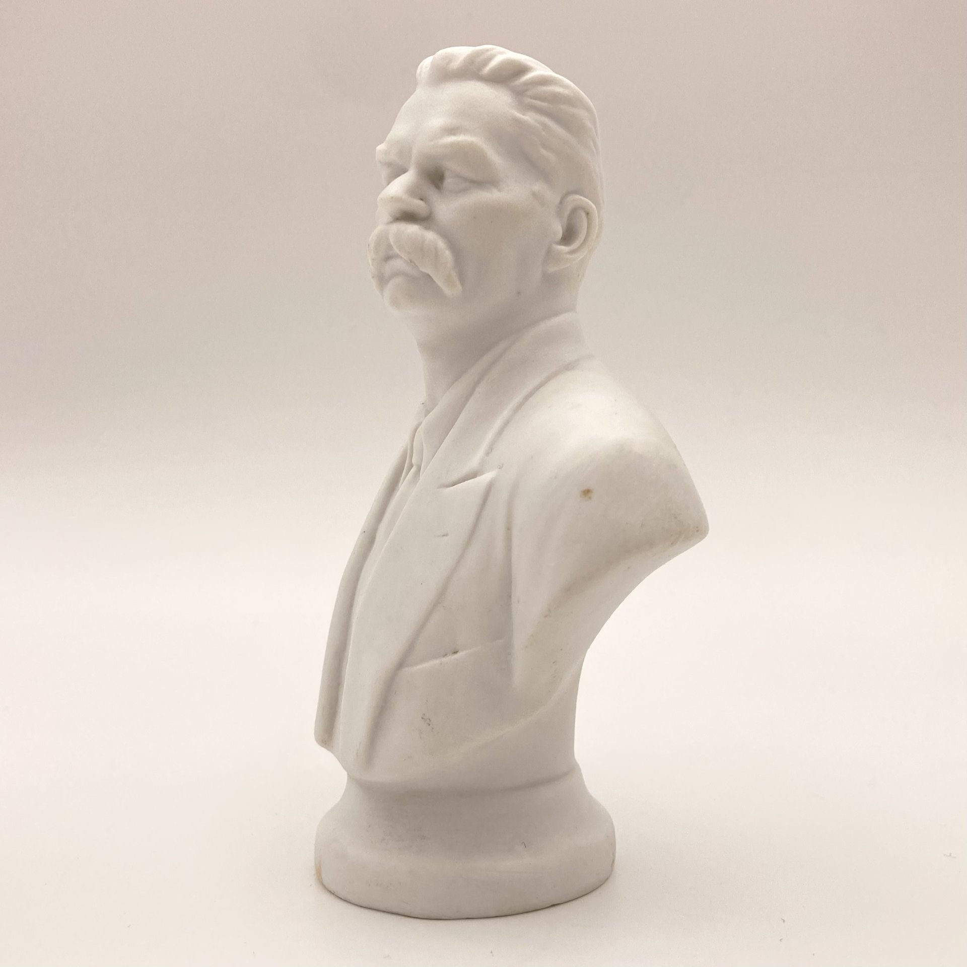 Бюст "Максим Горький", бисквит, Ленинградский фарфоровый завод (ЛФЗ), СССР, 1950-1970 гг., Ленинградский фарфоровый завод (ЛФЗ)