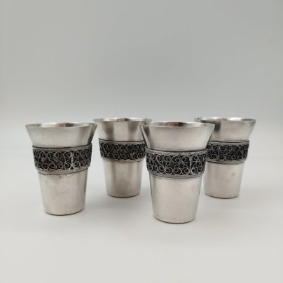 Набор из четырех стопок, декорированных орнаментальным пояском, мельхиор (медь-никель), скань, Мстерская художественная фабрика  «Ювелир», СССР, 1973 г.