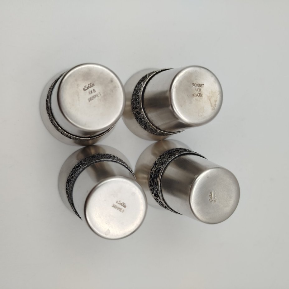 Набор из четырех стопок, декорированных орнаментальным пояском, мельхиор (медь-никель), скань, Мстерская художественная фабрика  «Ювелир», СССР, 1973 г.