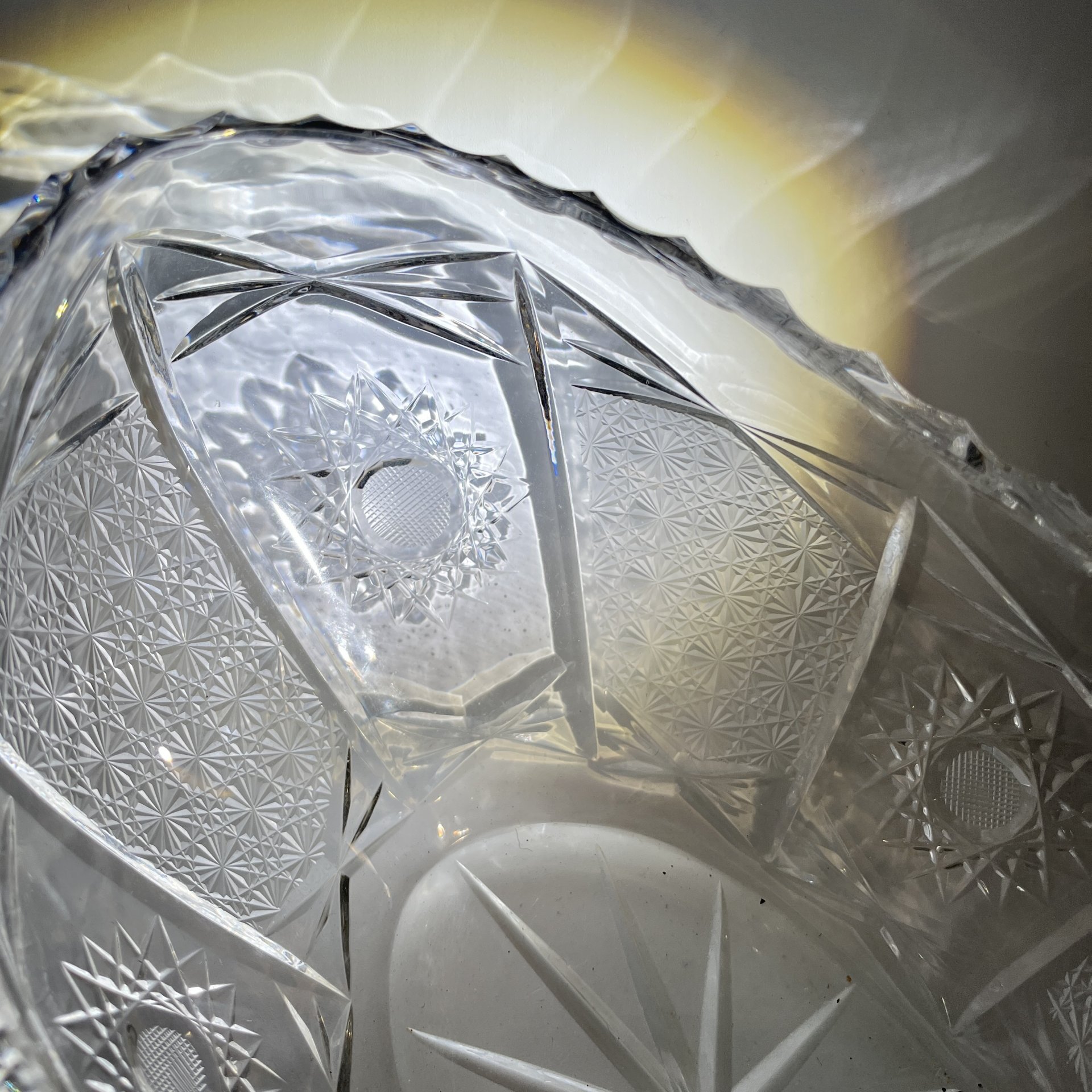 Фруктовница овальной формы с геометрическим декором, стекло, алмазная грань, пресс, СССР, 1970-1990 гг.