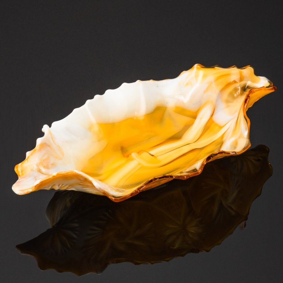 Фрутовница овальной формы в виде листа