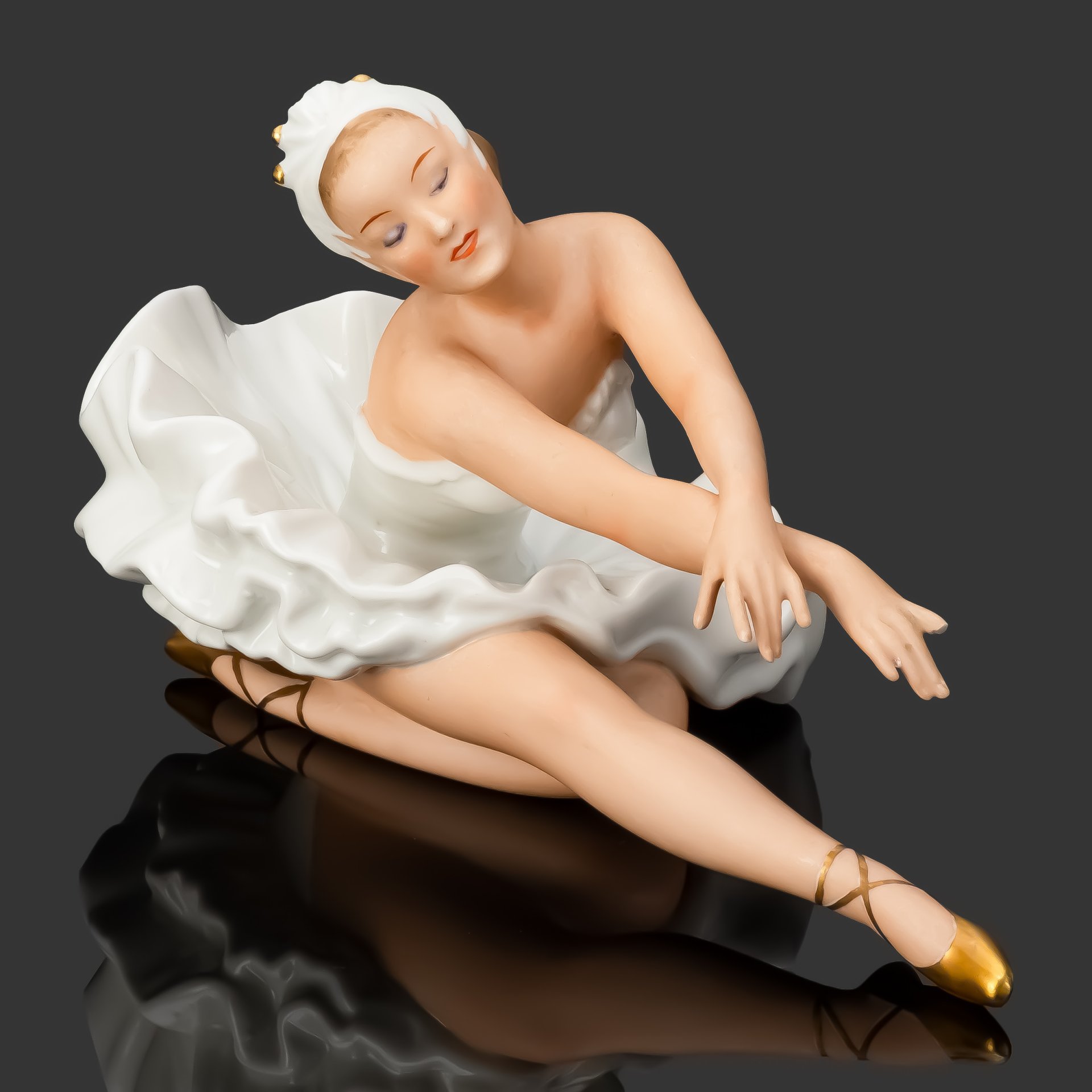 Статуэтка "Сидящая балерина", фарфор, роспись, золочение, Wallendorf, Германия, 1963-1990 гг.