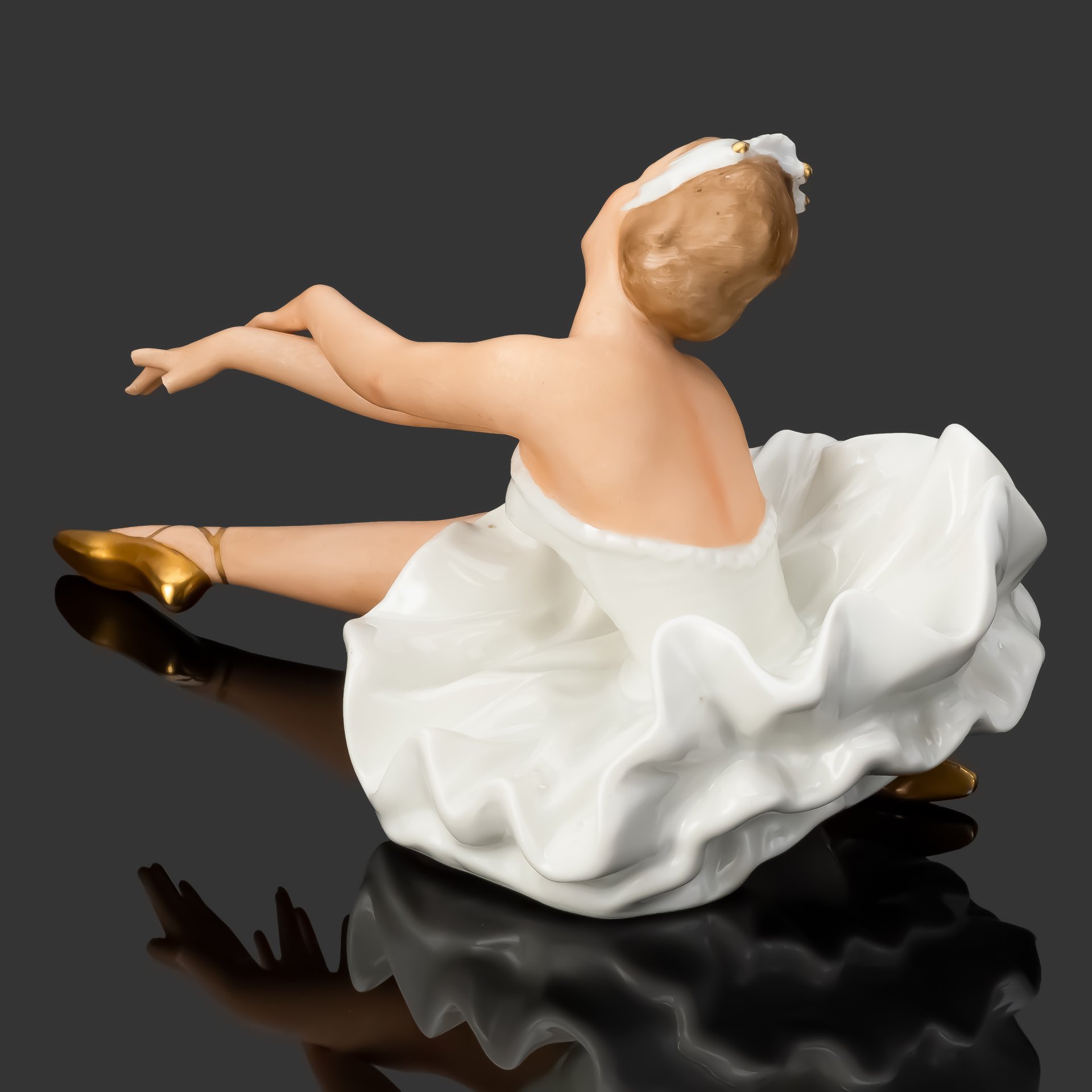 Статуэтка "Сидящая балерина", фарфор, роспись, золочение, Wallendorf, Германия, 1963-1990 гг.
