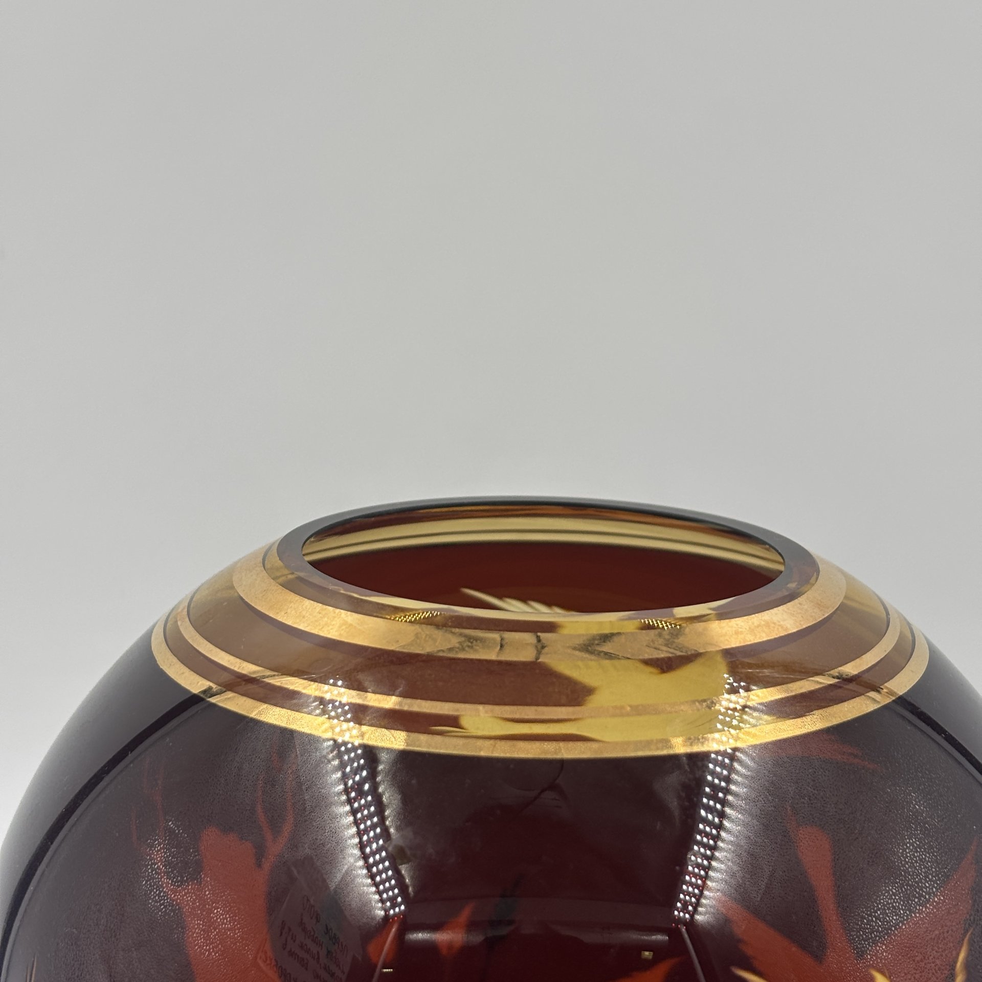 Ваза круглой формы, украшенная резным декором озёрного пейзажа, Bohemia Crystal (Bohemia Glass)