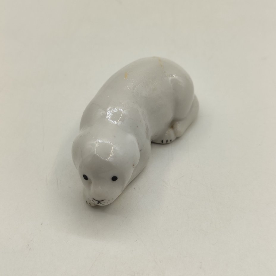 Статуэтка "Лежащая собака", фарфор, роспись, Полонский завод художественной керамики (Полонное ЗХК), СССР, 1956-1972 гг.