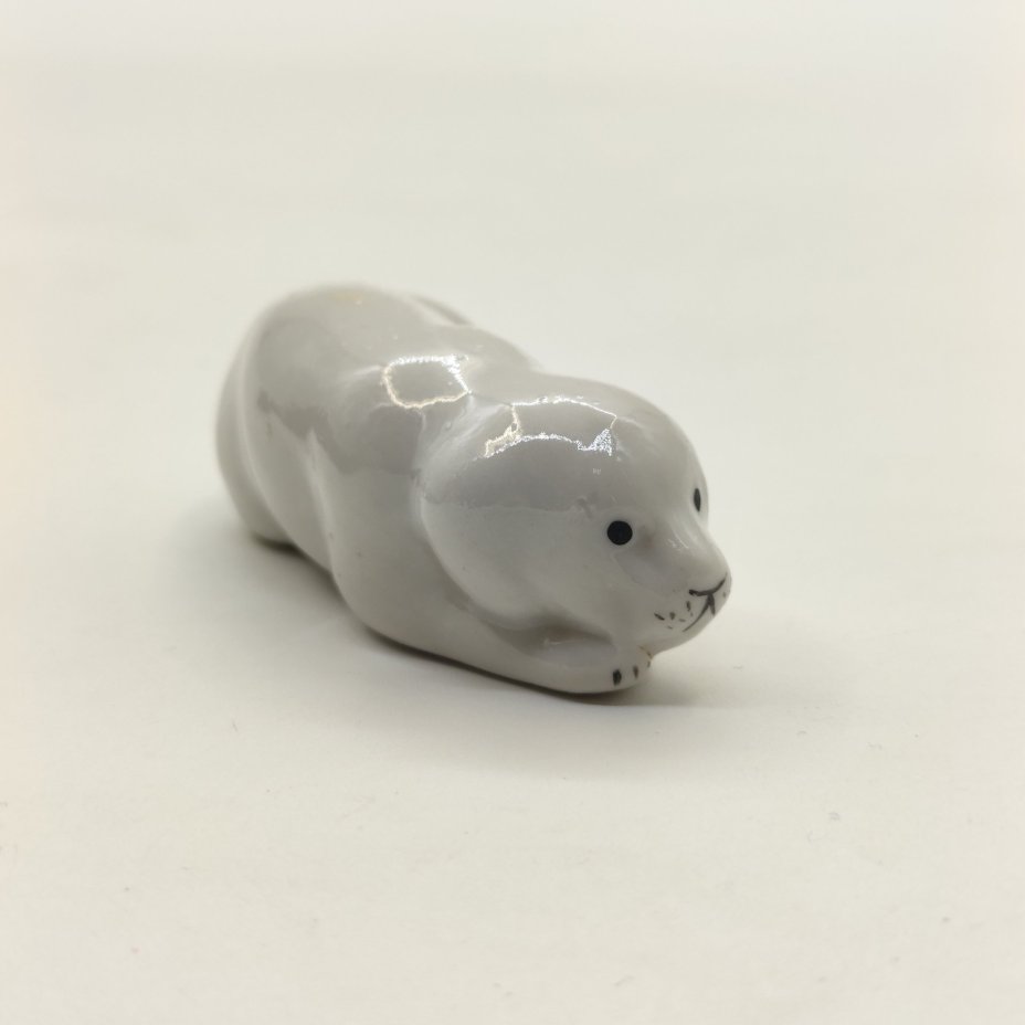 Статуэтка "Лежащая собака", фарфор, роспись, Полонский завод художественной керамики (Полонное ЗХК), СССР, 1956-1972 гг.
