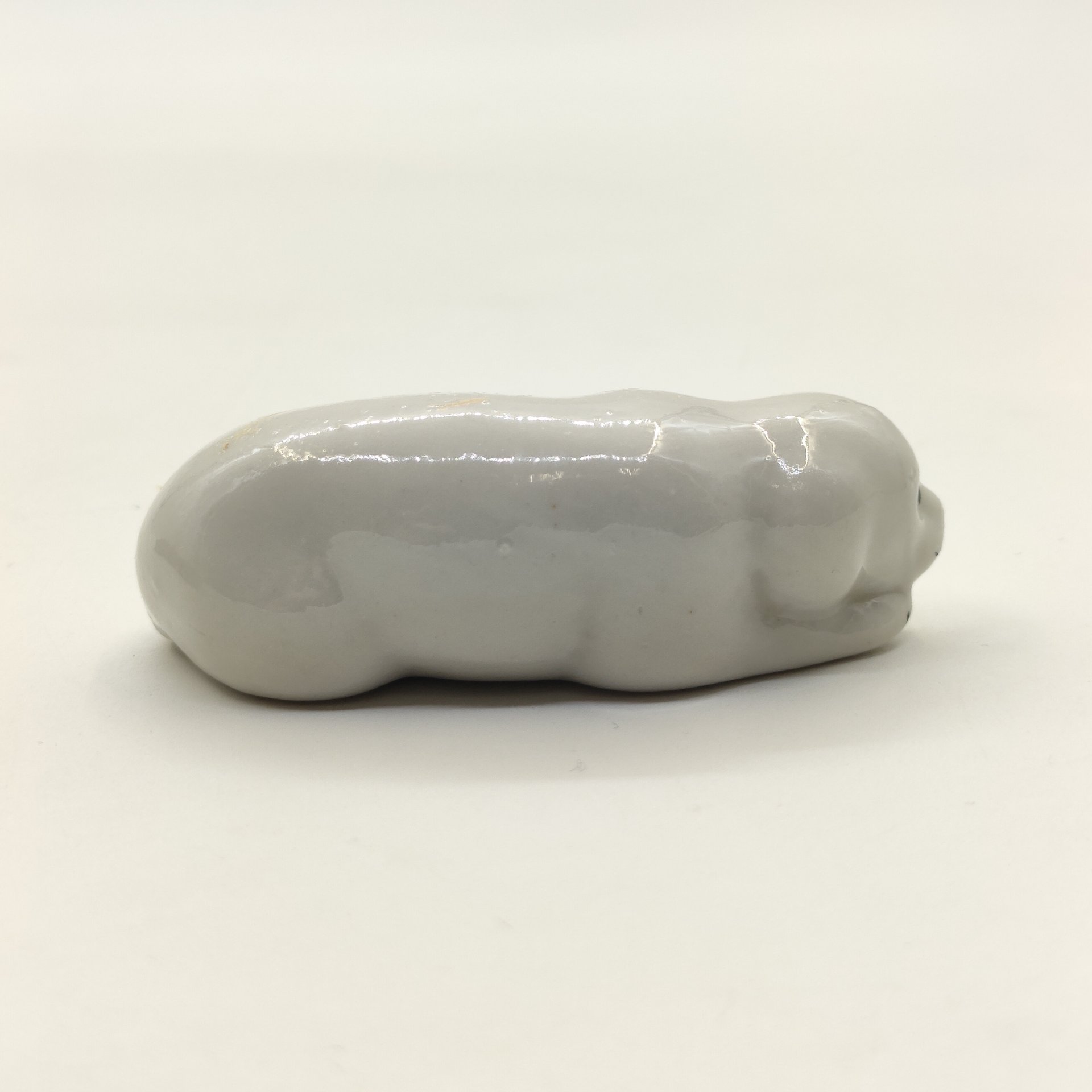 Статуэтка "Лежащая собака", фарфор, роспись, Полонский завод художественной керамики (Полонное ЗХК), СССР, 1956-1972 гг.