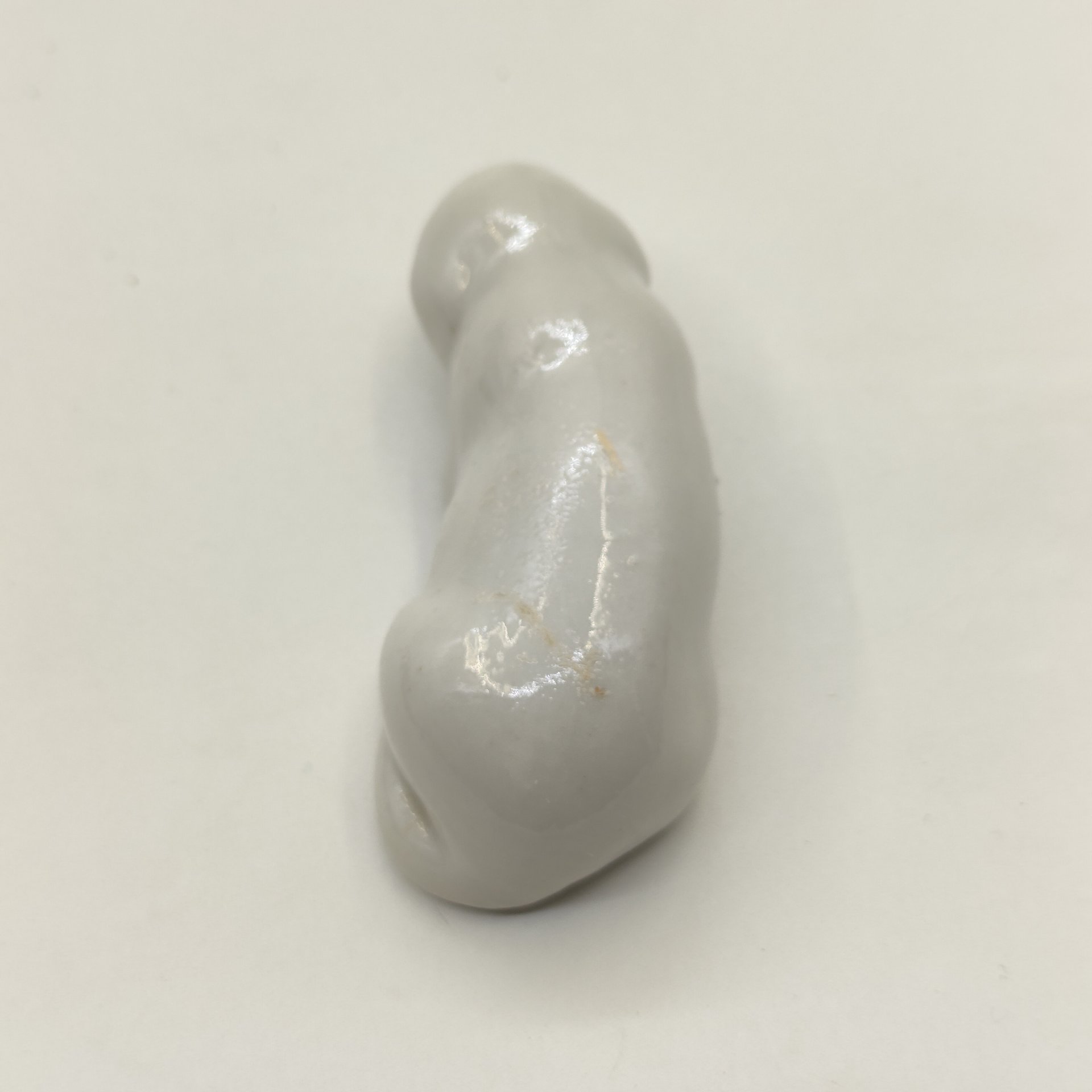 Статуэтка "Лежащая собака", фарфор, роспись, Полонский завод художественной керамики (Полонное ЗХК), СССР, 1956-1972 гг.