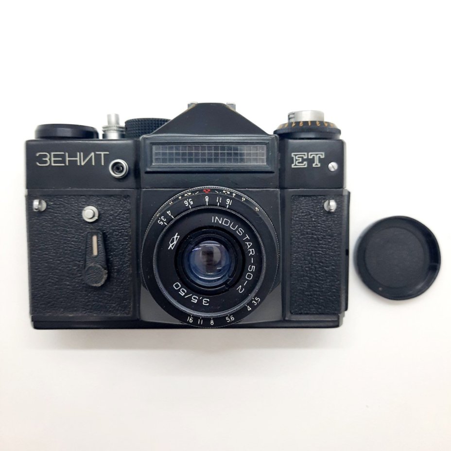 Фотоаппарат "Зенит-ЕТ" с объективом "Индустар 50-2" в оригинальном кофре, Белорусское оптико-механическое объединение (БелОМО)