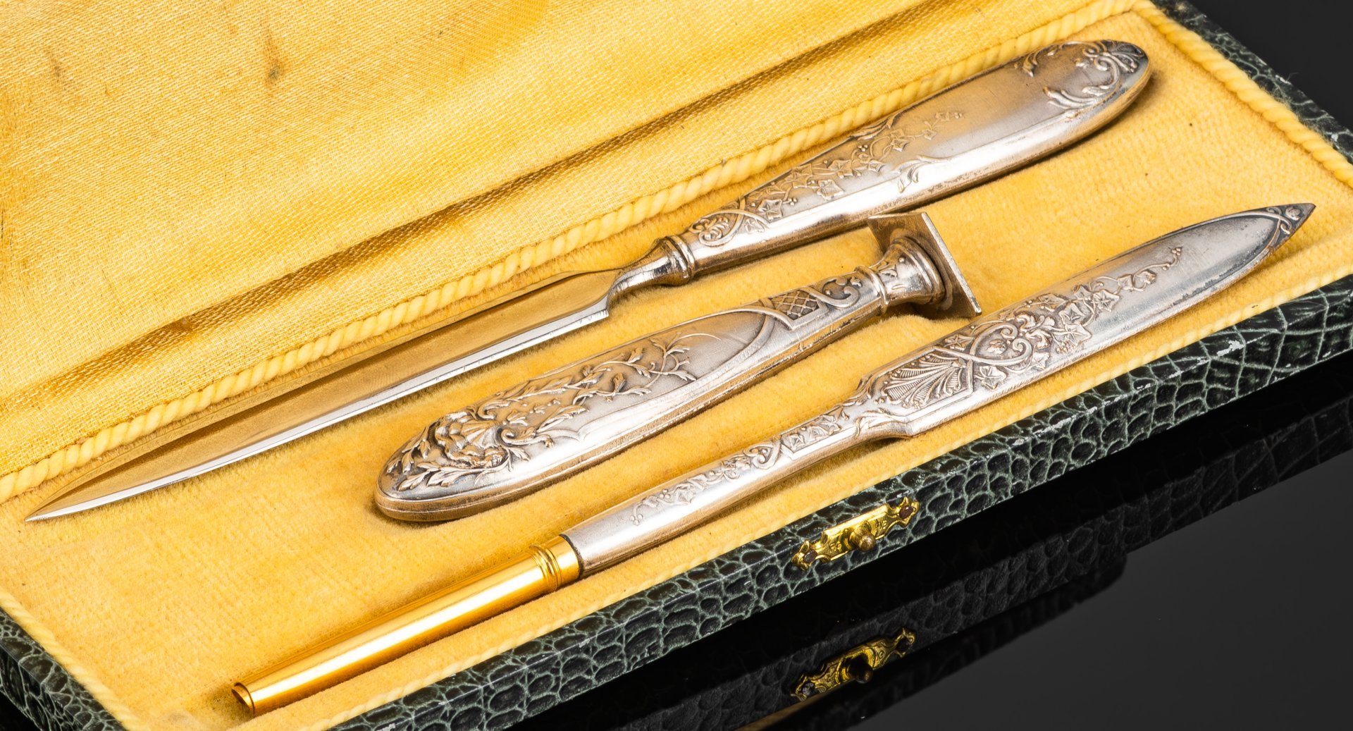 Набор письменный (нож, ручка и печать) в футляре