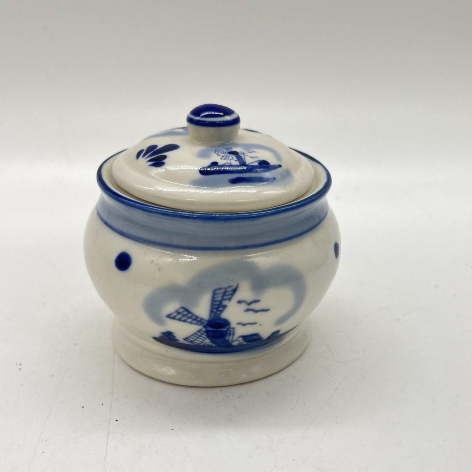 Сахарница небольшого размера с декором в виде ветряных мельниц, фарфор, роспись, Delfts Blauw, Нидерланды, 1980-2000 гг.