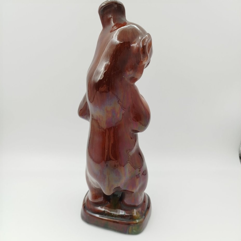 Статуэтка "Медвежонок бурый стоящий", скульптор Б.Я. Воробьев, Рябовский завод керамических изделий