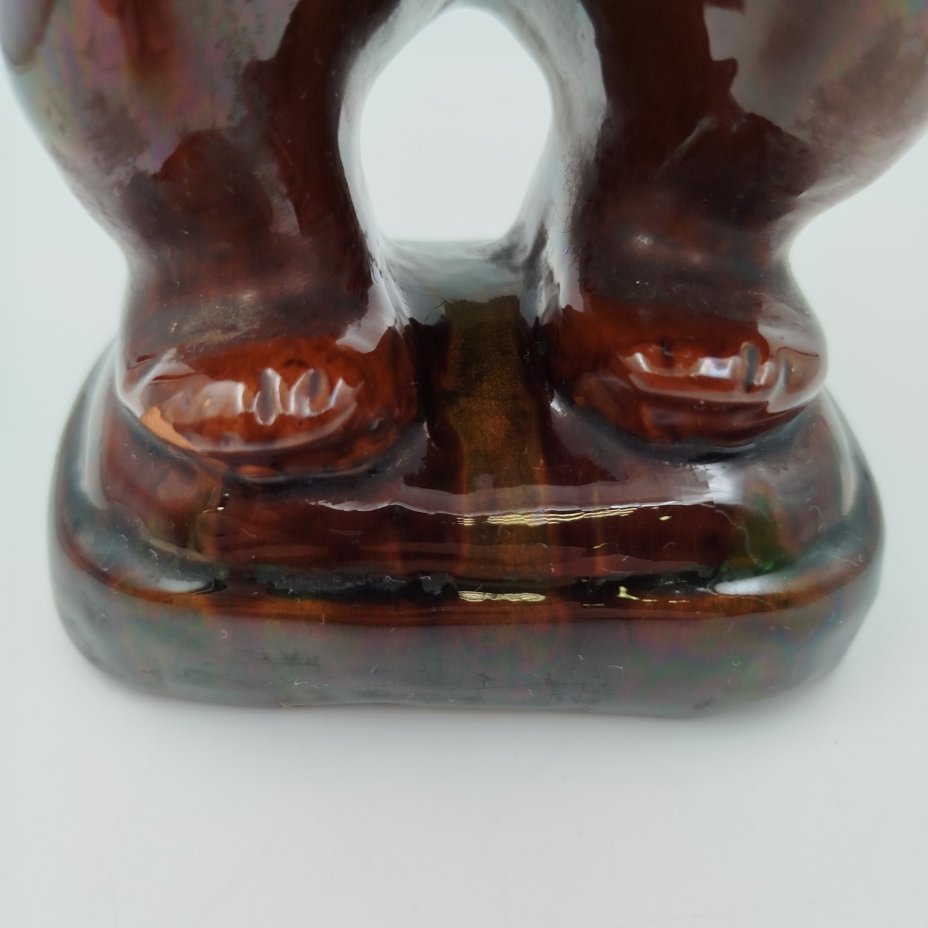 Статуэтка "Медвежонок бурый стоящий", скульптор Б.Я. Воробьев, Рябовский завод керамических изделий