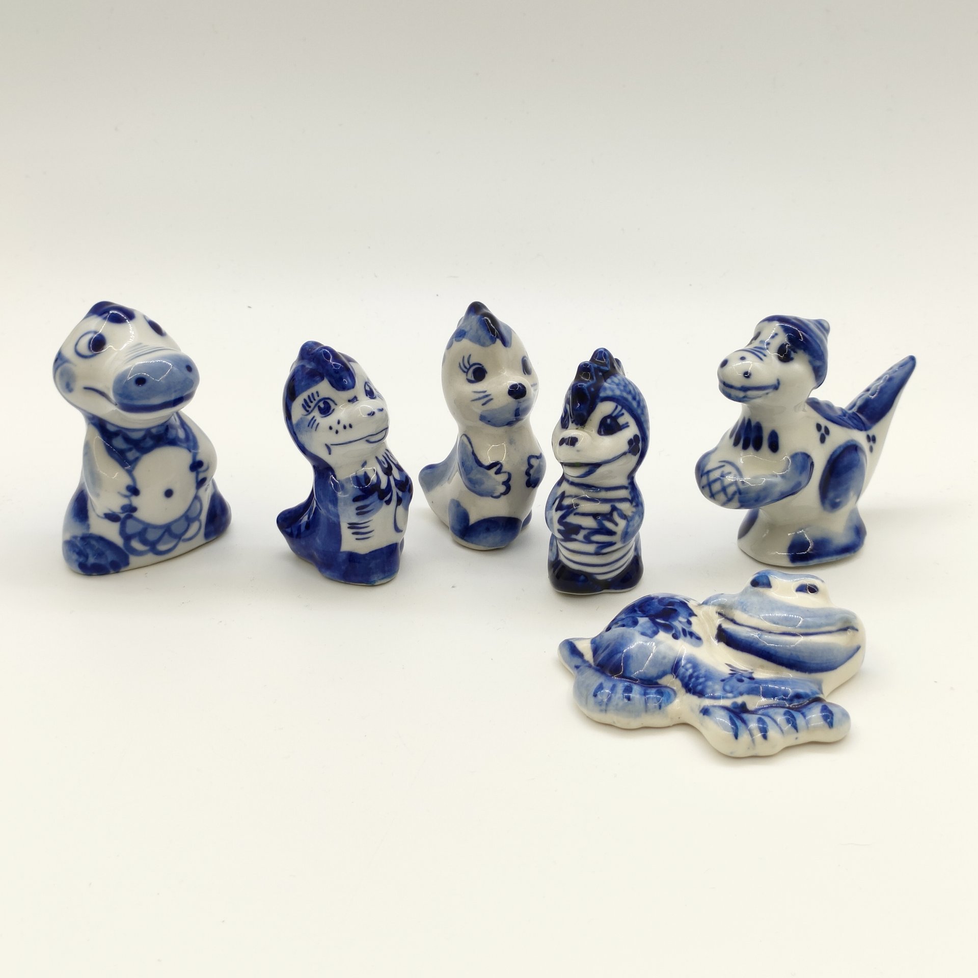 Набор из шести статуэток "Драконы", Гжель, фарфор, роспись, Россия, 1990-2015 гг.