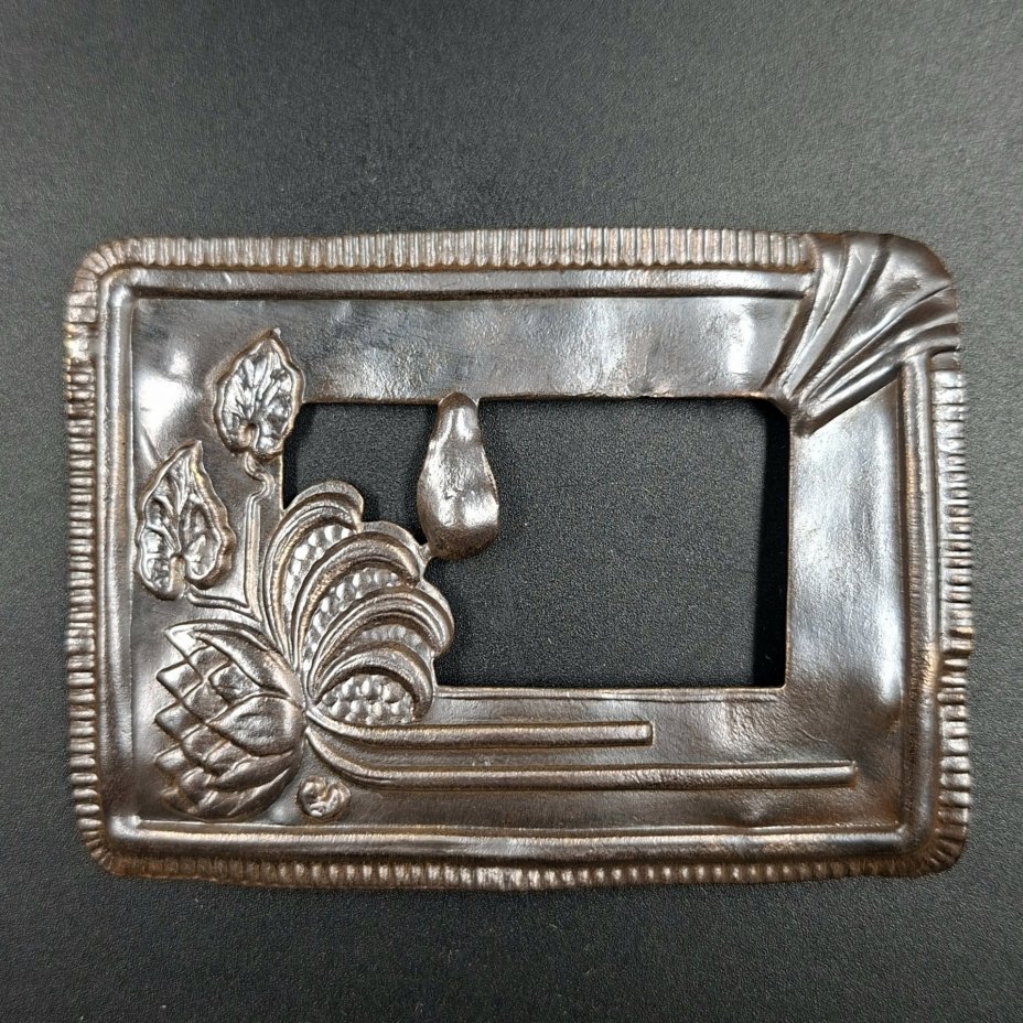 Пряжка женская поясная прямоугольной формы с цветочным декором в стиле модерн, металл, штамповка, Российская империя, 1890-1915 гг.
