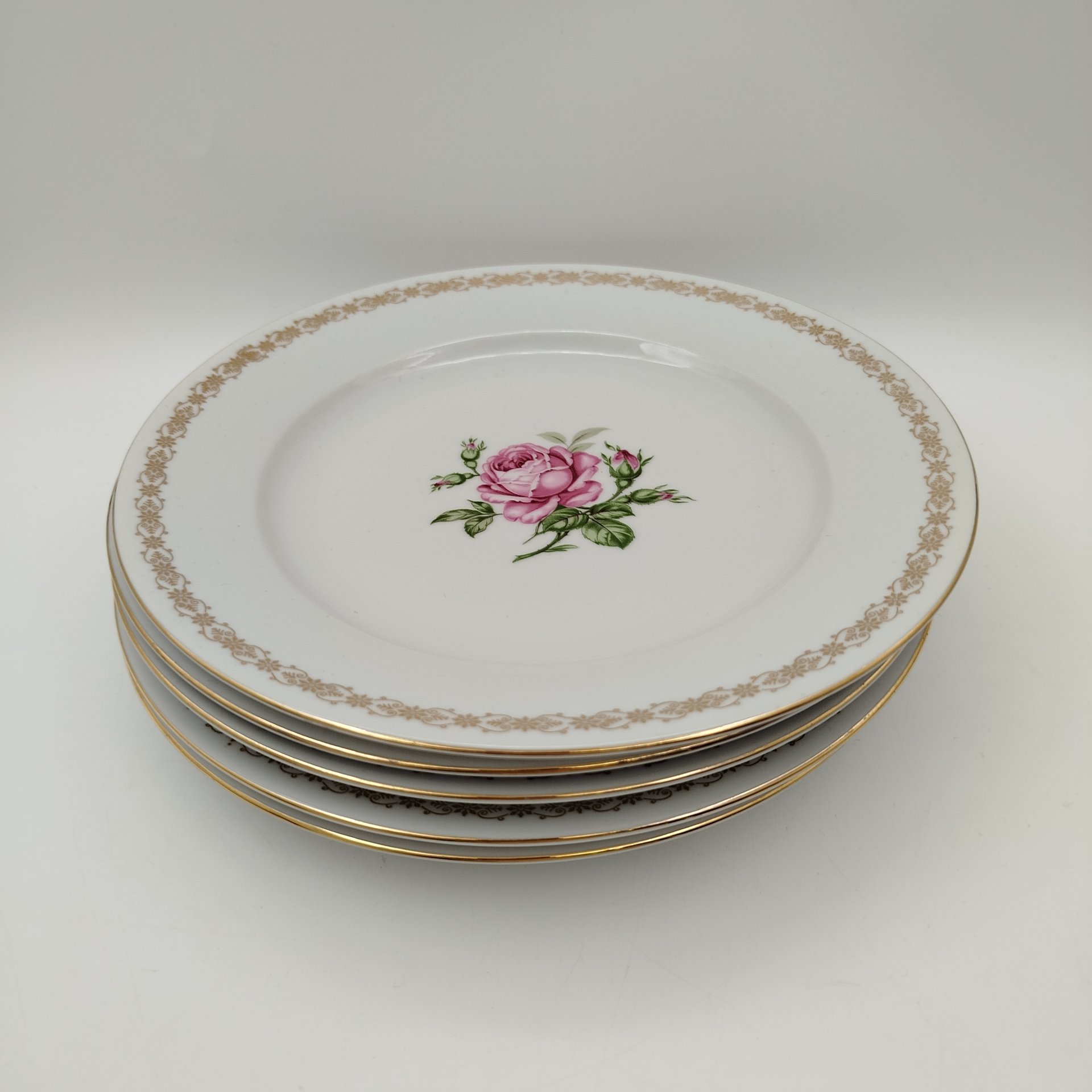 Набор из пяти обеденных тарелок с декором в виде роз, фарфор, деколь, золочение, Moritz Zdekauer (MZ), Чехословакия, 1960-1990 гг.