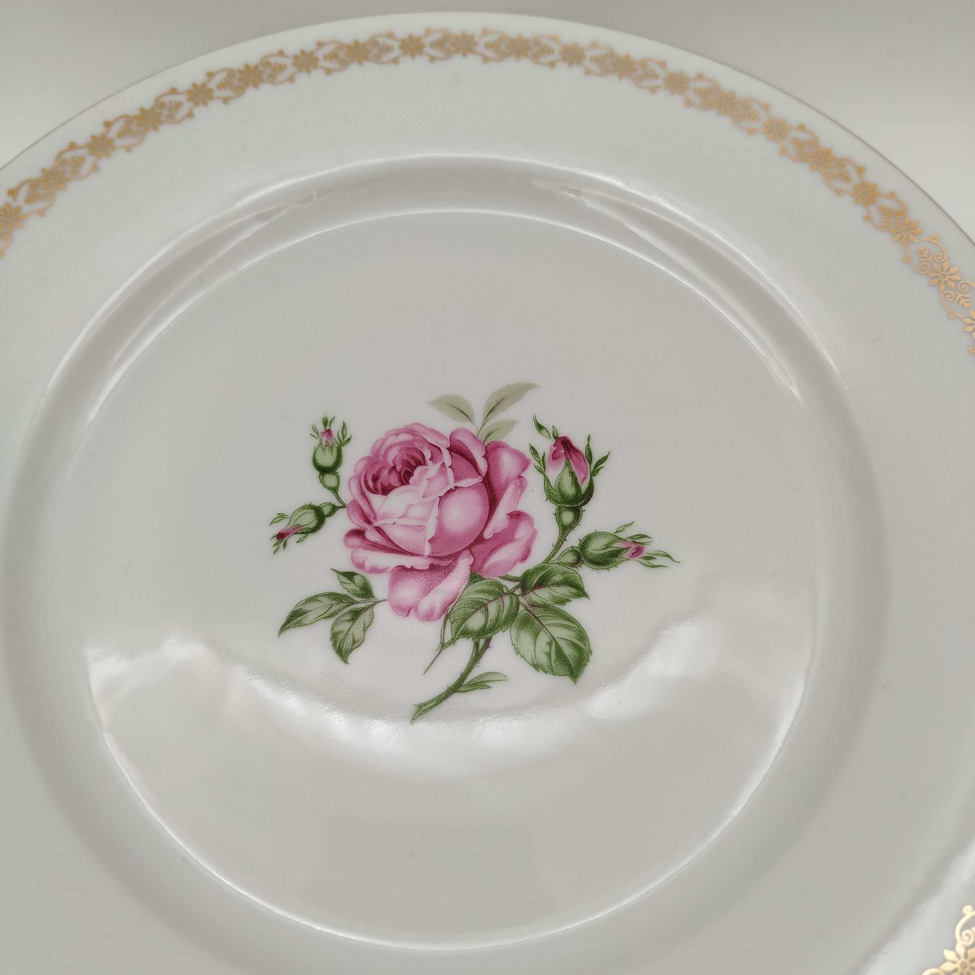 Набор из пяти обеденных тарелок с декором в виде роз, фарфор, деколь, золочение, Moritz Zdekauer (MZ), Чехословакия, 1960-1990 гг.