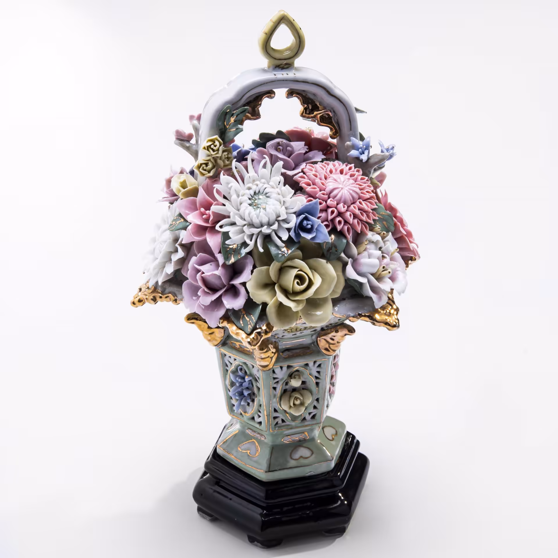 Статуэтка "Ваза с цветами", фарфор, роспись, Китай, 1990-2000 гг.