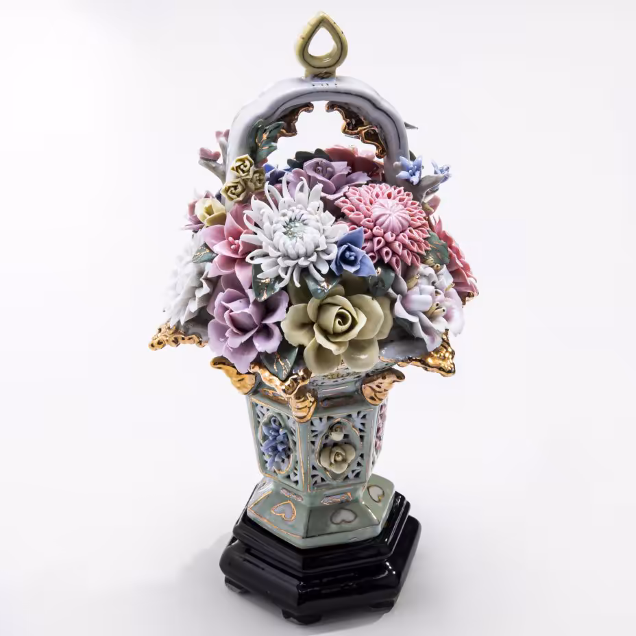 Статуэтка "Ваза с цветами", фарфор, роспись, Китай, 1990-2000 гг.