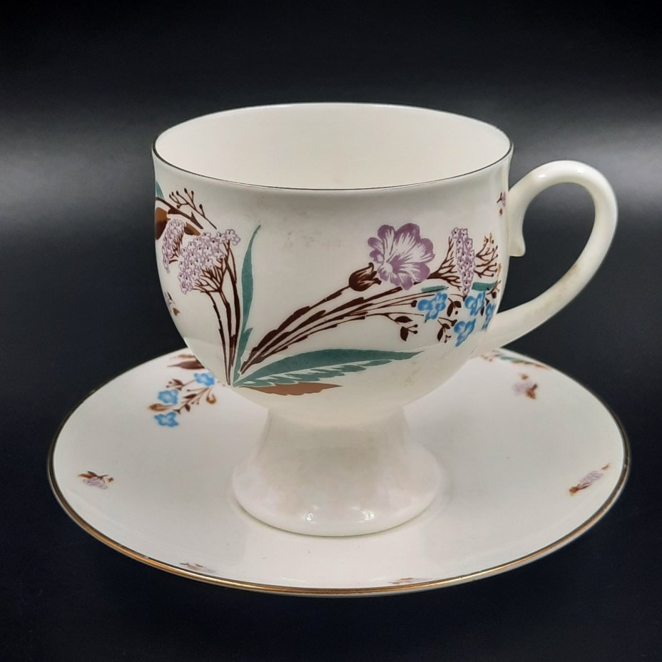 Пара кофейная с цветочным декором (форма "Классическая-2", автор Н.П. Славина), фарфор, деколь, золочение, Ленинградский фарфоровый завод (ЛФЗ), СССР, 1989-2001 гг.