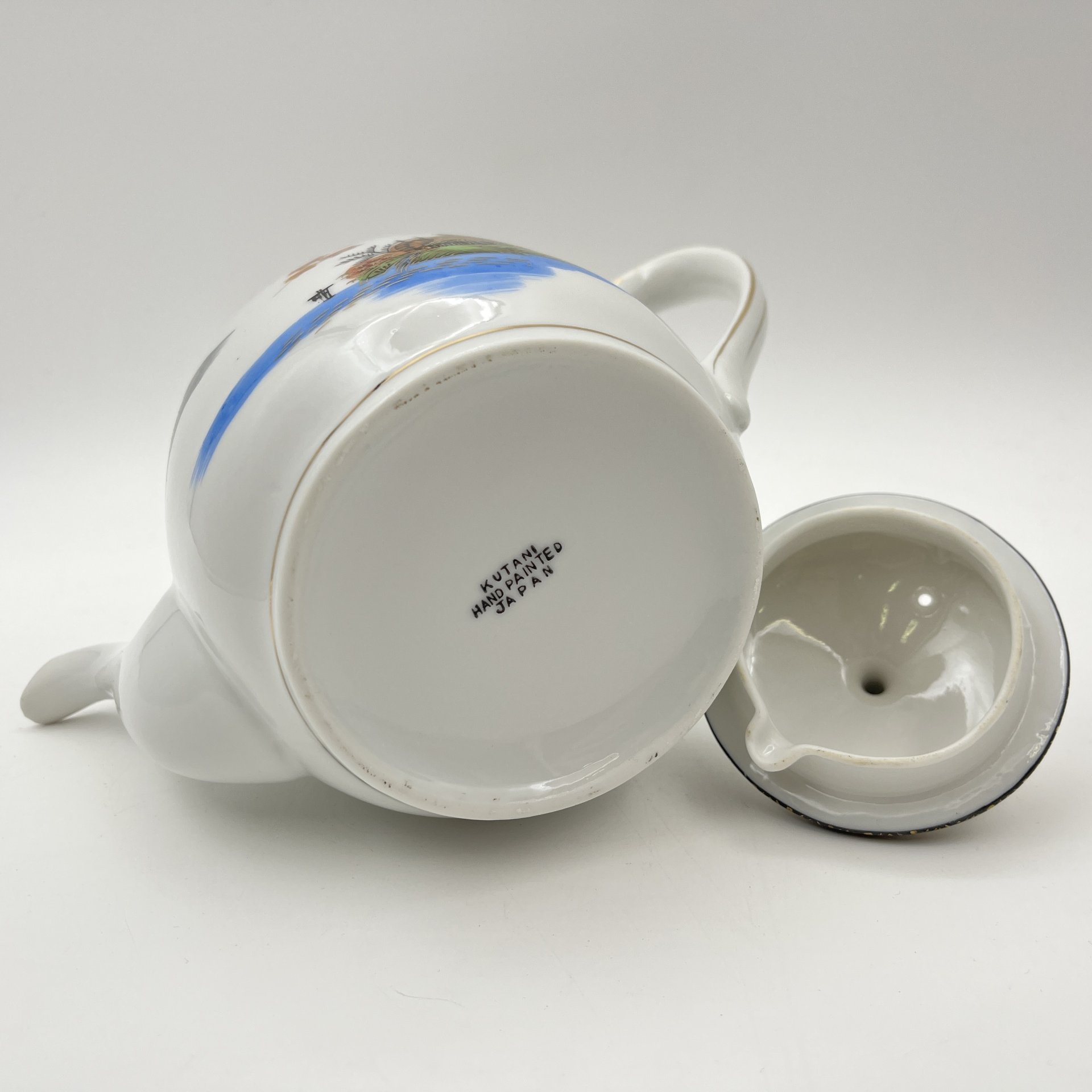 Чайник заварочный с пейзажным декором, клеймо "Kutani hand painted Japan", фарфор, роспись, золочение, Япония, 1950-1980 гг.