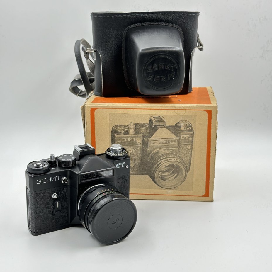 Фотоаппарат "Зенит-ЕТ" c объективом "Гелиос-44-2" в оригинальном кофре и коробке, Белорусское оптико-механическое объединение (БелОМО)