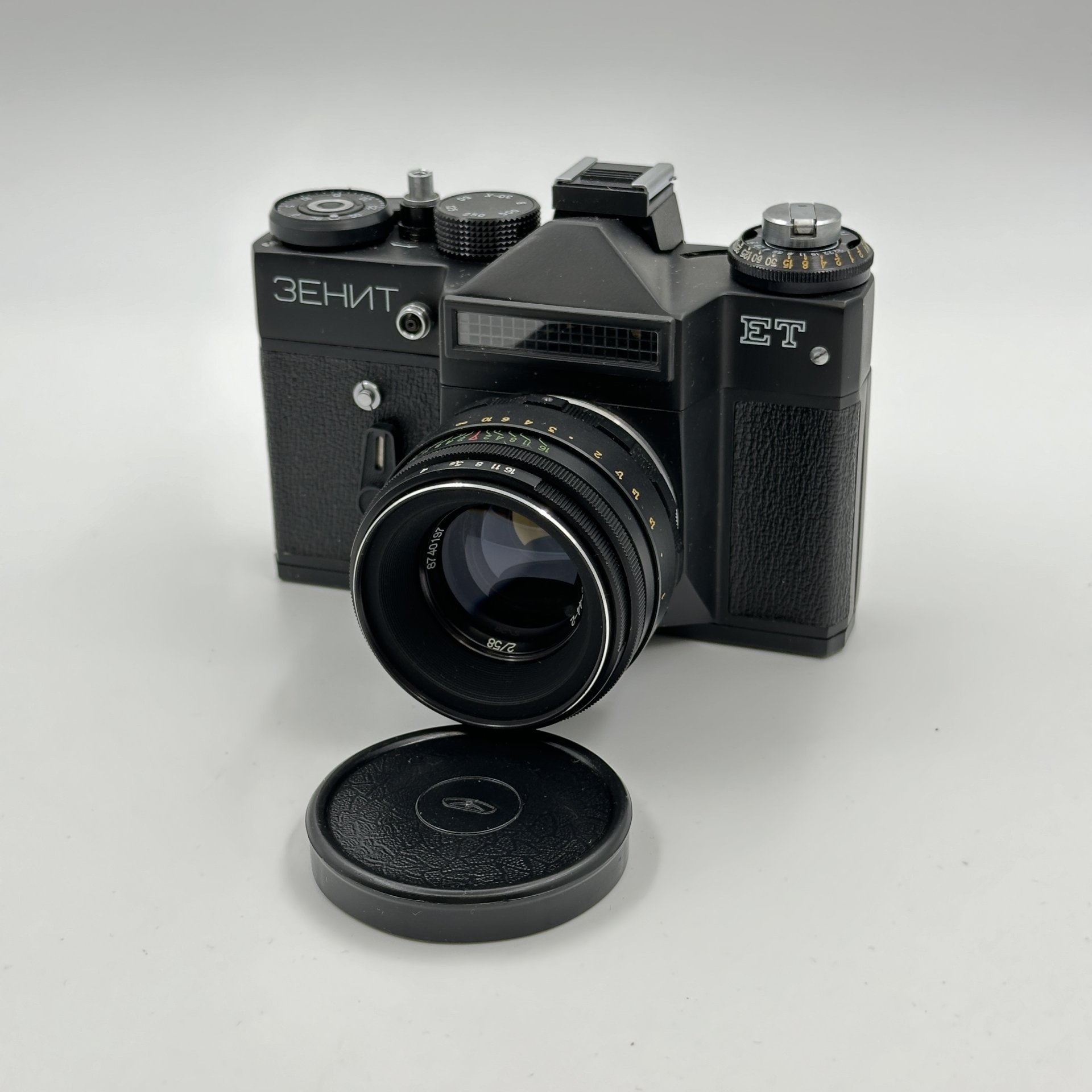 Фотоаппарат "Зенит-ЕТ" c объективом "Гелиос-44-2" в оригинальном кофре и коробке, Белорусское оптико-механическое объединение (БелОМО)