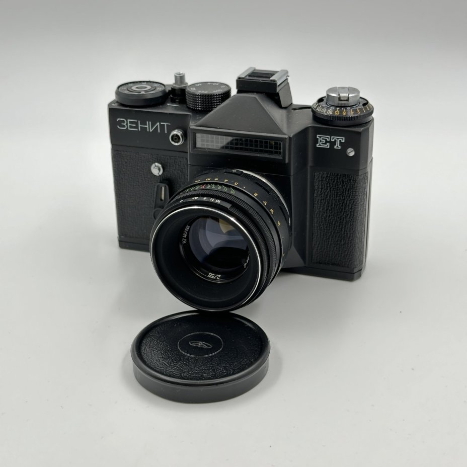 Фотоаппарат "Зенит-ЕТ" c объективом "Гелиос-44-2" в оригинальном кофре и коробке, Белорусское оптико-механическое объединение (БелОМО)