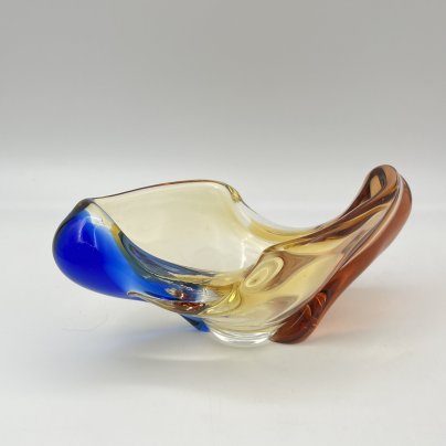 Вазочка (пепельница) из серии "Рапсодия", дизайнер Франтишек Земек (František Zemek), Mstisov Glassworks (Стекольный завод в Мстишов), стекло, гутная техника, Чехословакия, 1970-1990 гг.