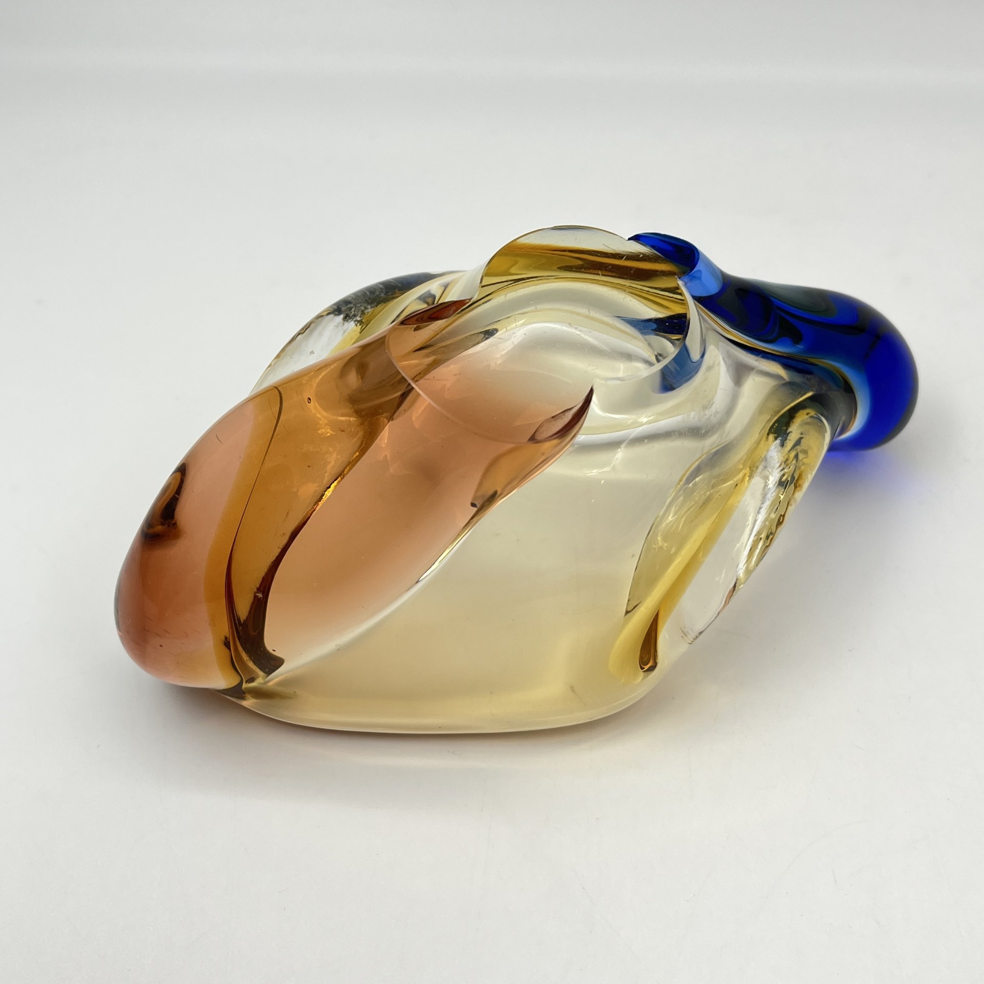 Вазочка (пепельница) из серии "Рапсодия", дизайнер Франтишек Земек (František Zemek), Mstisov Glassworks (Стекольный завод в Мстишов), стекло, гутная техника, Чехословакия, 1970-1990 гг.