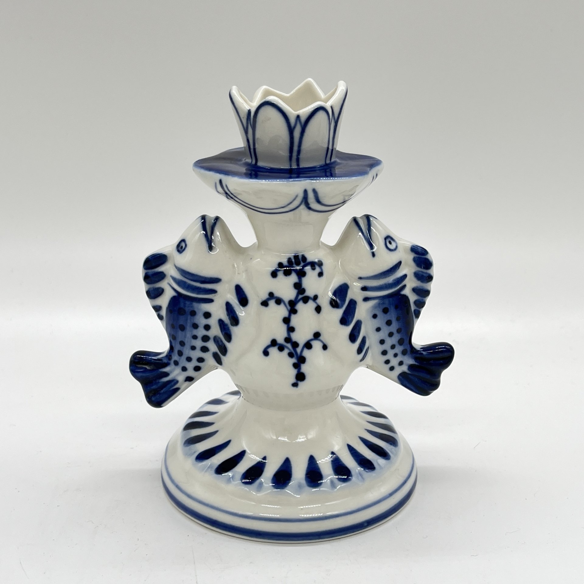 Подсвечник для одной свечи "Рыбы", фарфор, роспись, Объединение «Гжель», СССР, 1972-1985 гг.