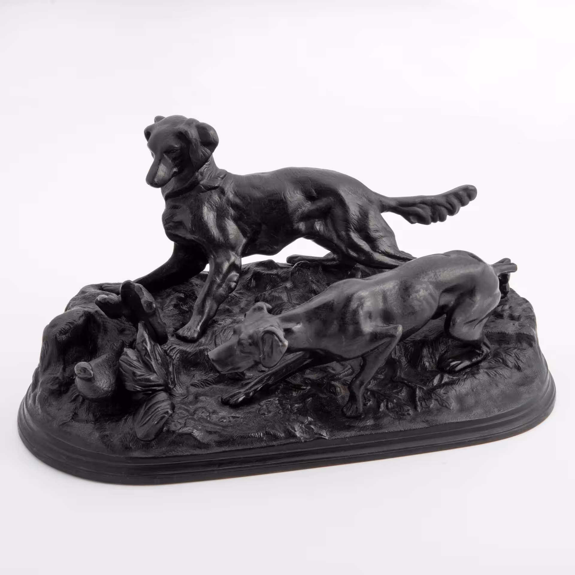 Скульптура "Охота на куропатку", выполненная  по модели 1848 г. Пьера Жюля Мена, Каслинский чугунолитейный завод (Касли)