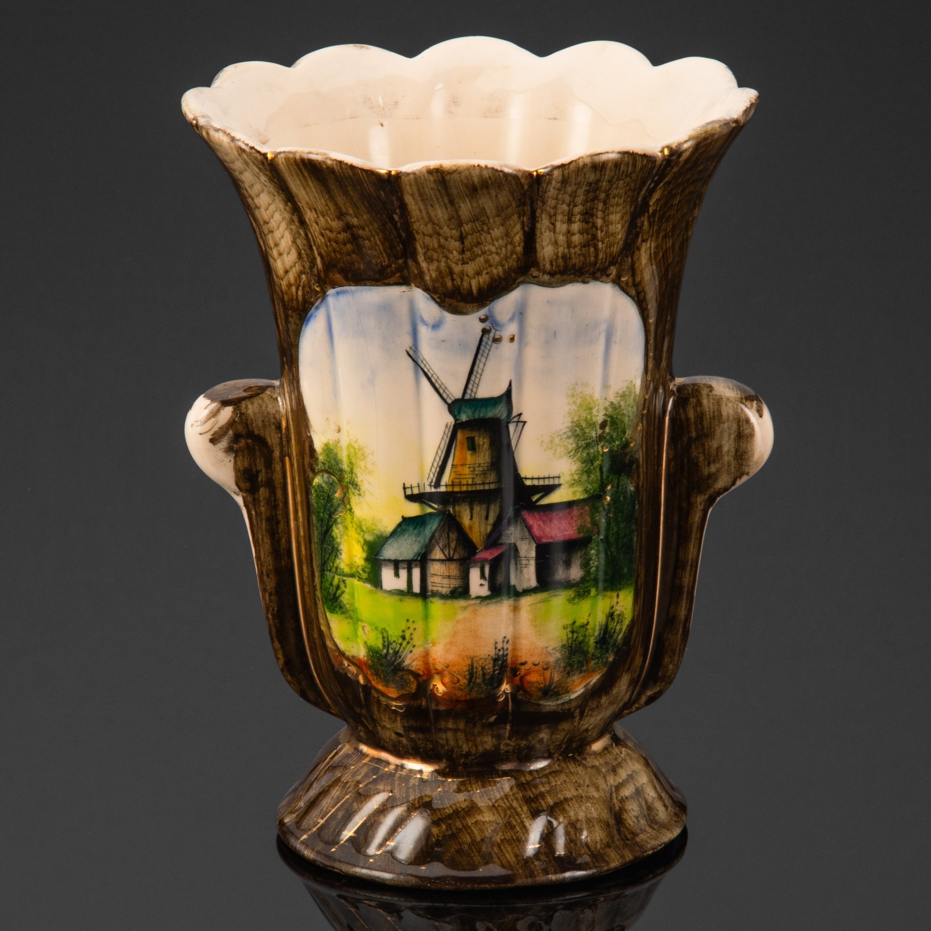 Ваза декоративная, украшенная изображением ветряной мельницы, H. Bequet Quaregnon, керамика, крытье, золочение, Бельгия, 1950-1970 гг.