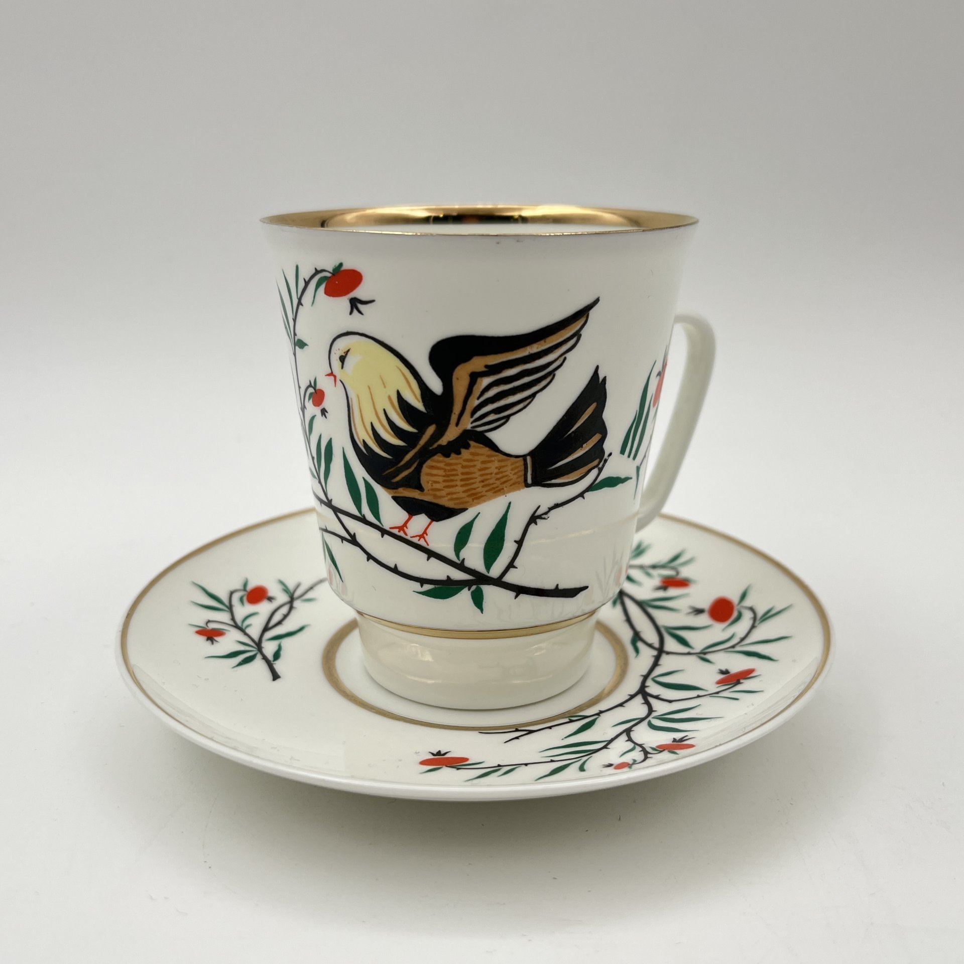 Пара кофейная "Птички", автор рисунка А.В. Щекатихина-Потоцкая, фарфор, деколь, золочение, Ленинградский фарфоровый завод (ЛФЗ), СССР, 1970-1986 гг.