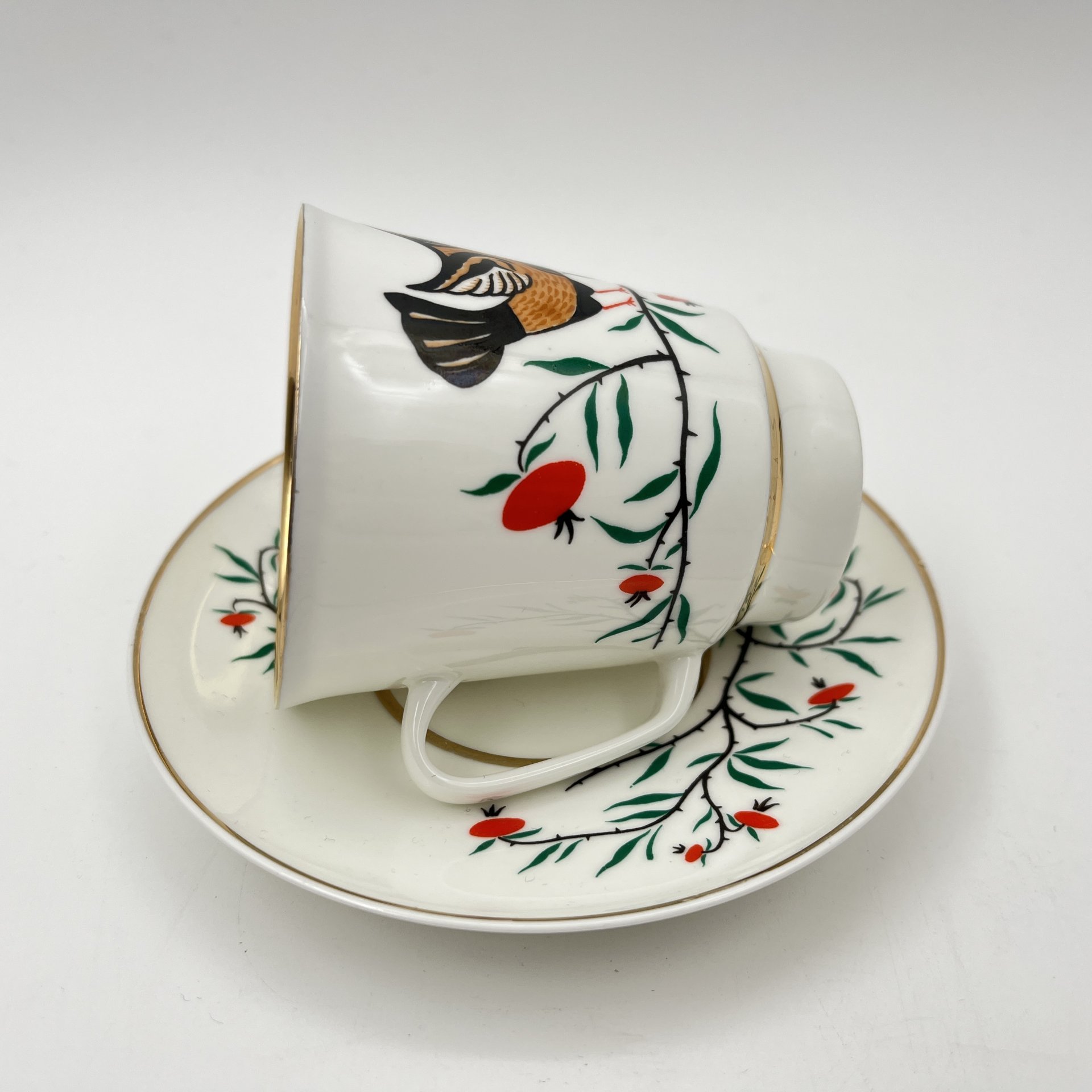 Пара кофейная "Птички", автор рисунка А.В. Щекатихина-Потоцкая, фарфор, деколь, золочение, Ленинградский фарфоровый завод (ЛФЗ), СССР, 1970-1986 гг.