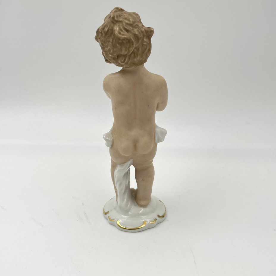 Статуэтка "Путти, играющий на музыкальных тарелках", фарфор, роспись, золочение, Wallendorf, Германия, 1963-1990 гг.