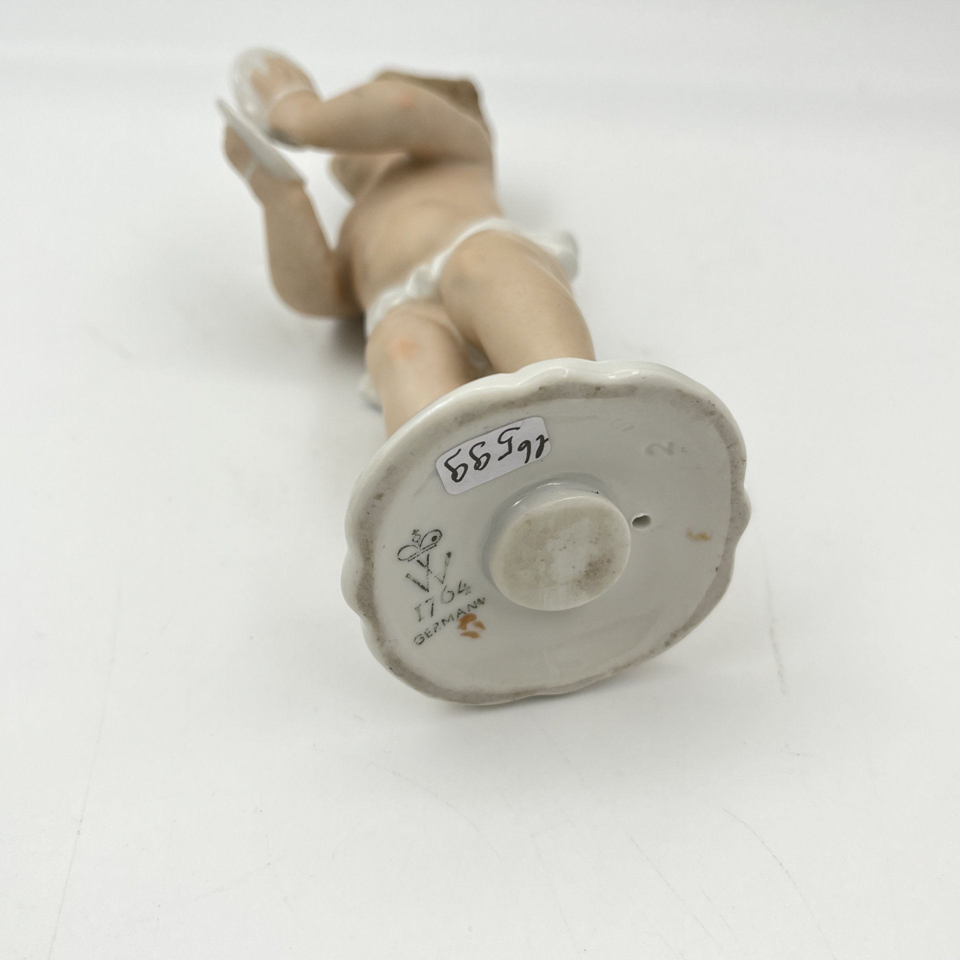 Статуэтка "Путти, играющий на музыкальных тарелках", фарфор, роспись, золочение, Wallendorf, Германия, 1963-1990 гг.