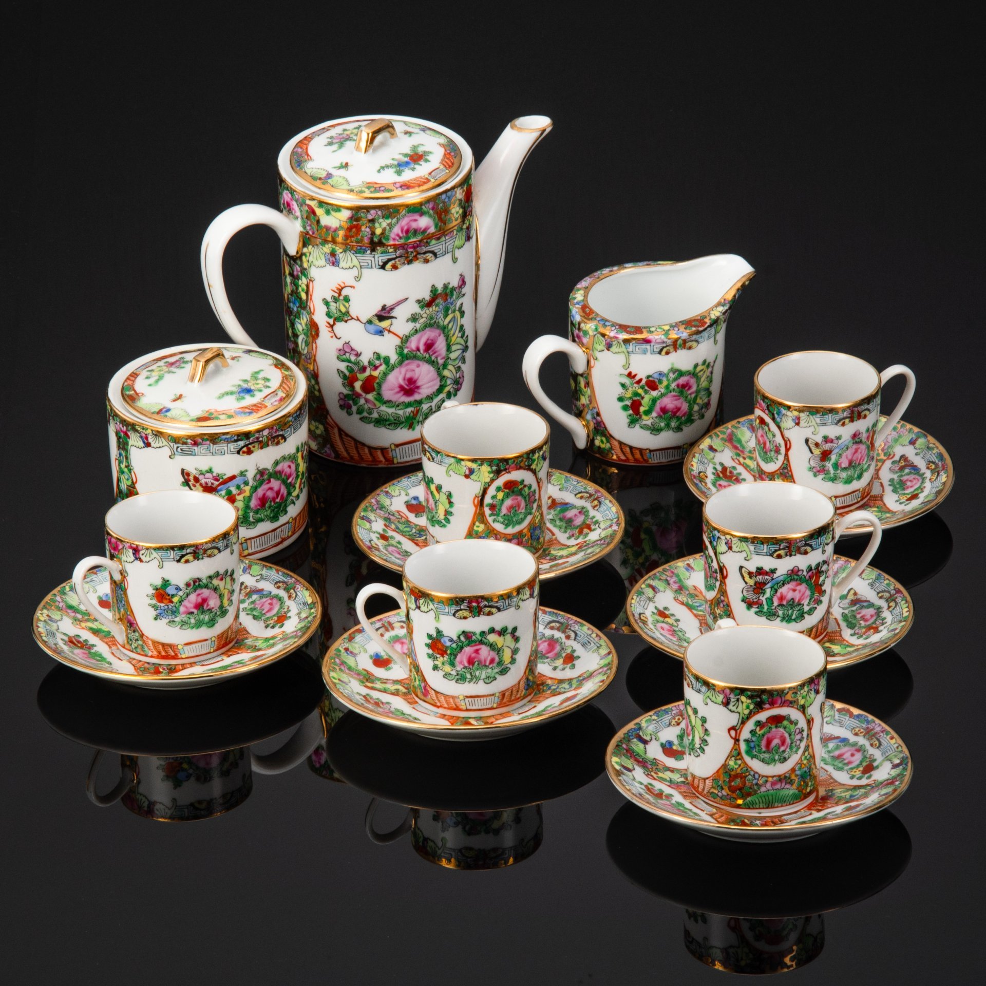 Сервиз кофейный с цветочным декором на 6 персон (15 предметов), фарфор, роспись, золочение, Zhongguo Zhi Zao, Китай, 1950-1980 гг.