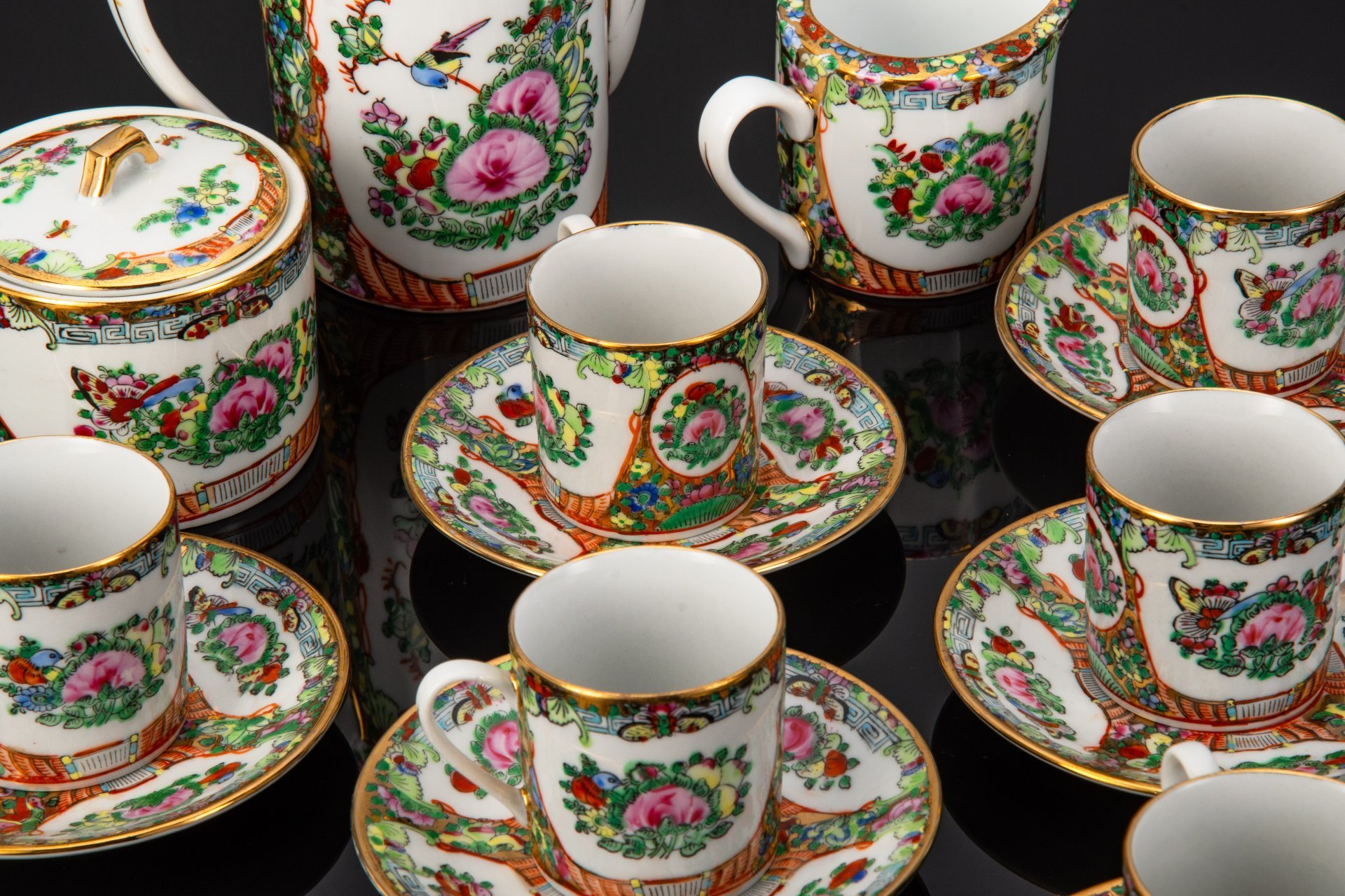 Сервиз кофейный с цветочным декором на 6 персон (15 предметов), фарфор, роспись, золочение, Zhongguo Zhi Zao, Китай, 1950-1980 гг.