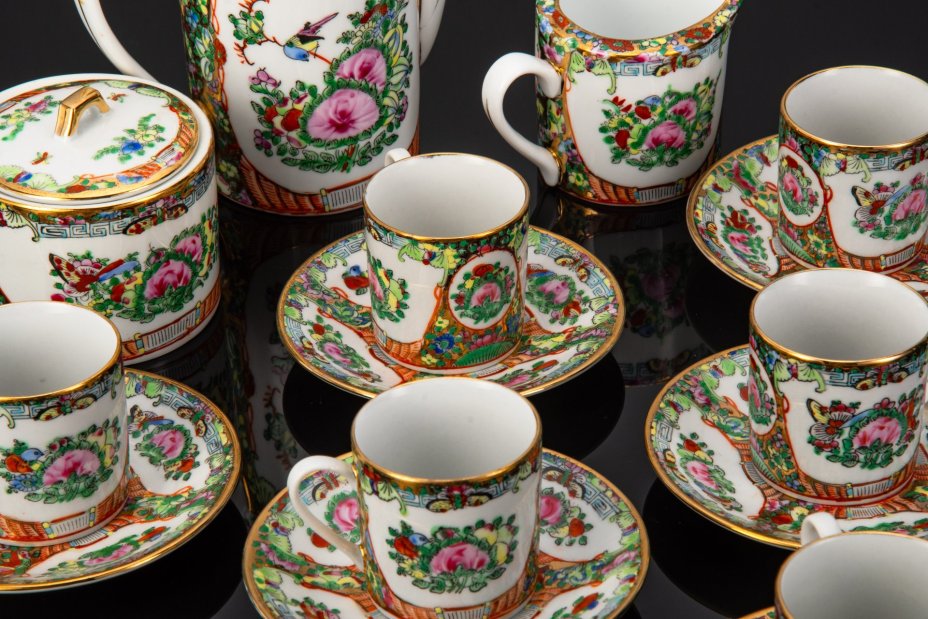 Сервиз кофейный с цветочным декором на 6 персон (15 предметов), фарфор, роспись, золочение, Zhongguo Zhi Zao, Китай, 1950-1980 гг.