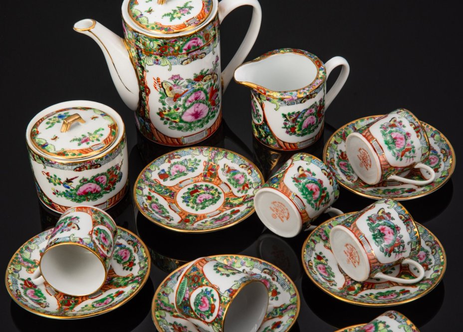 Сервиз кофейный с цветочным декором на 6 персон (15 предметов), фарфор, роспись, золочение, Zhongguo Zhi Zao, Китай, 1950-1980 гг.